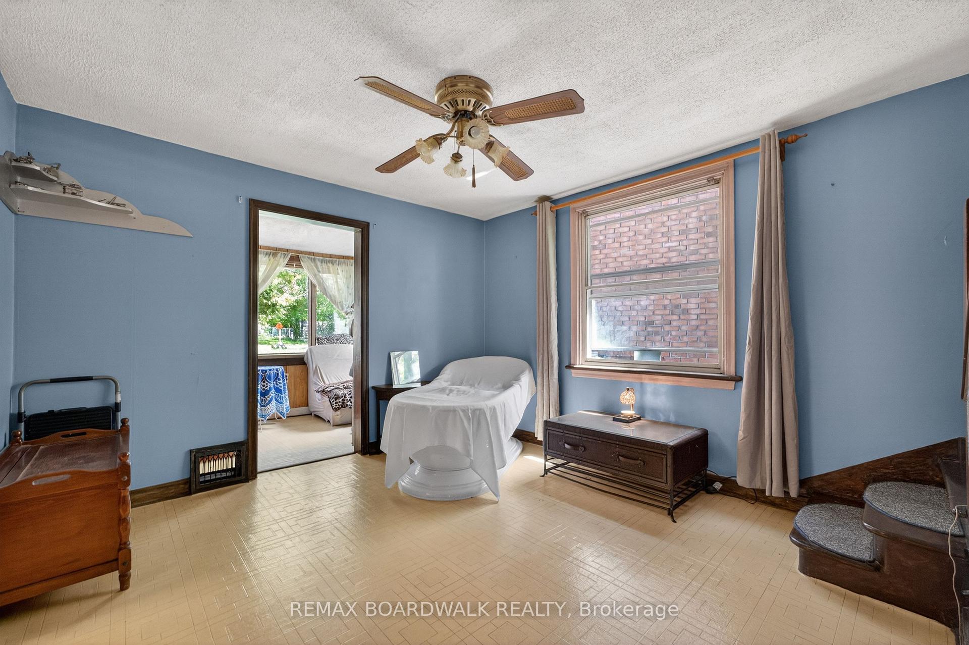 Photo 21 of 92 Orvigale Road, Ottawa, Woodroffe — HOMEH