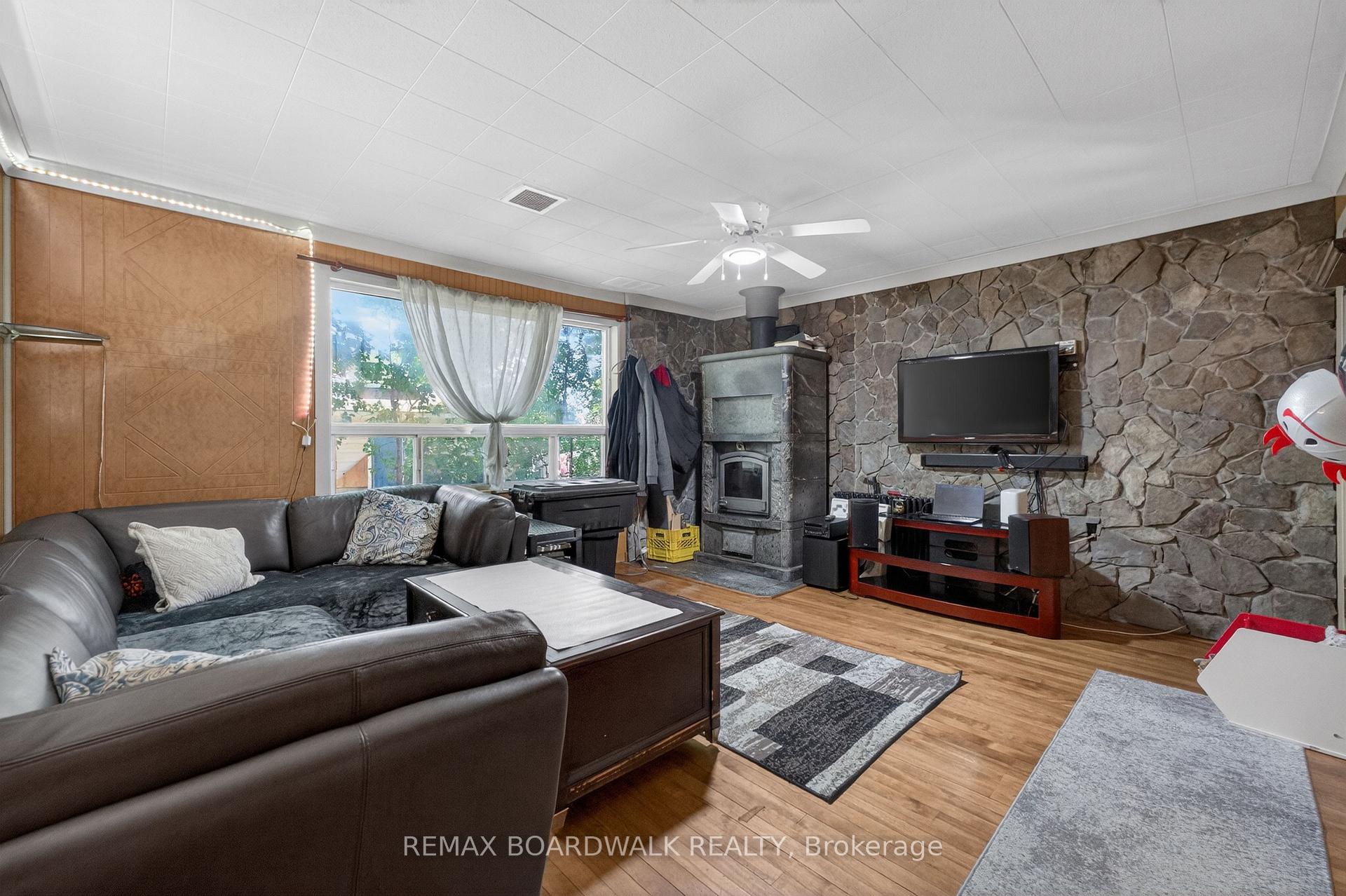 Photo 23 of 92 Orvigale Road, Ottawa, Woodroffe — HOMEH