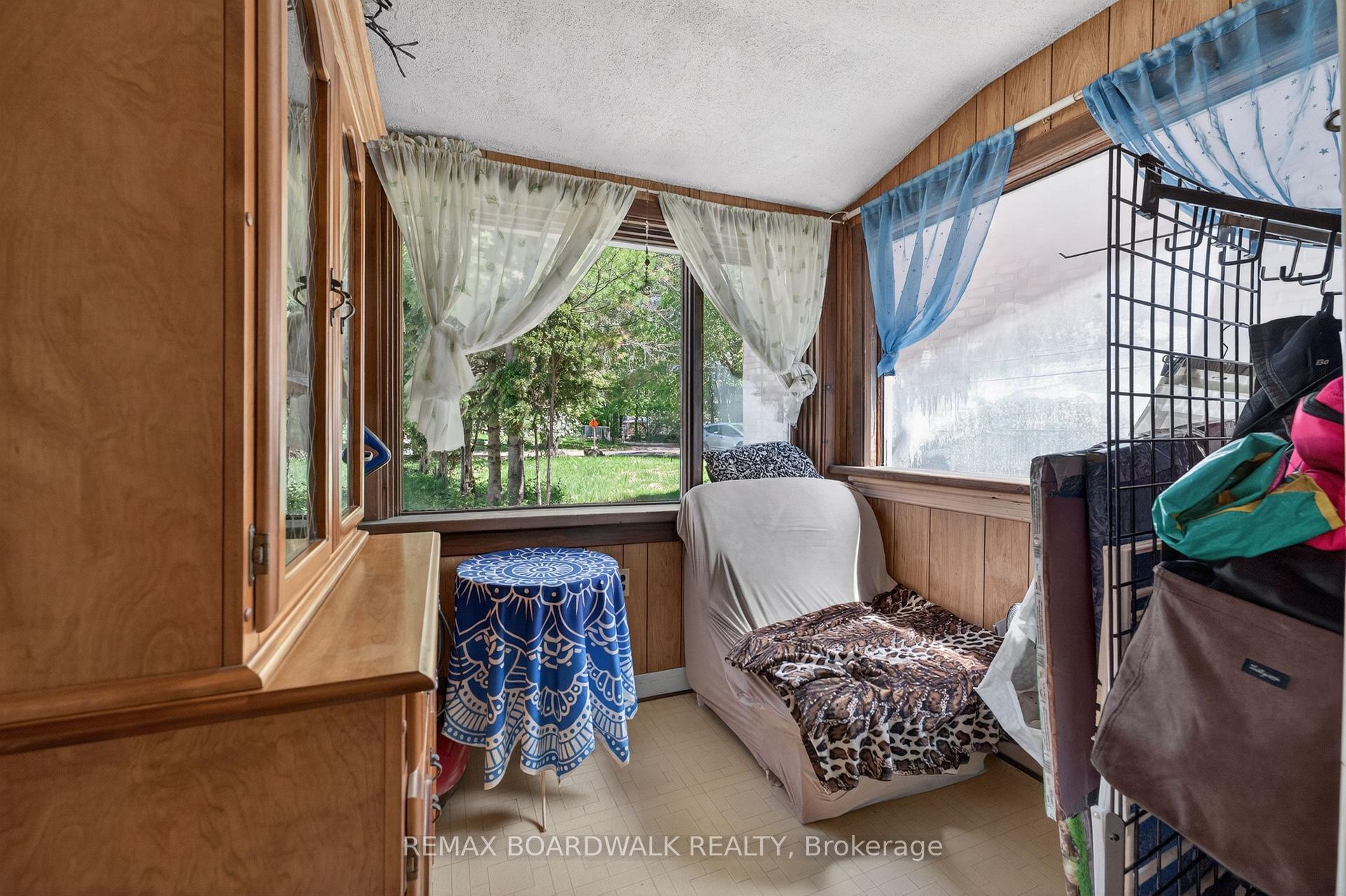 Photo 30 of 92 Orvigale Road, Ottawa, Woodroffe — HOMEH
