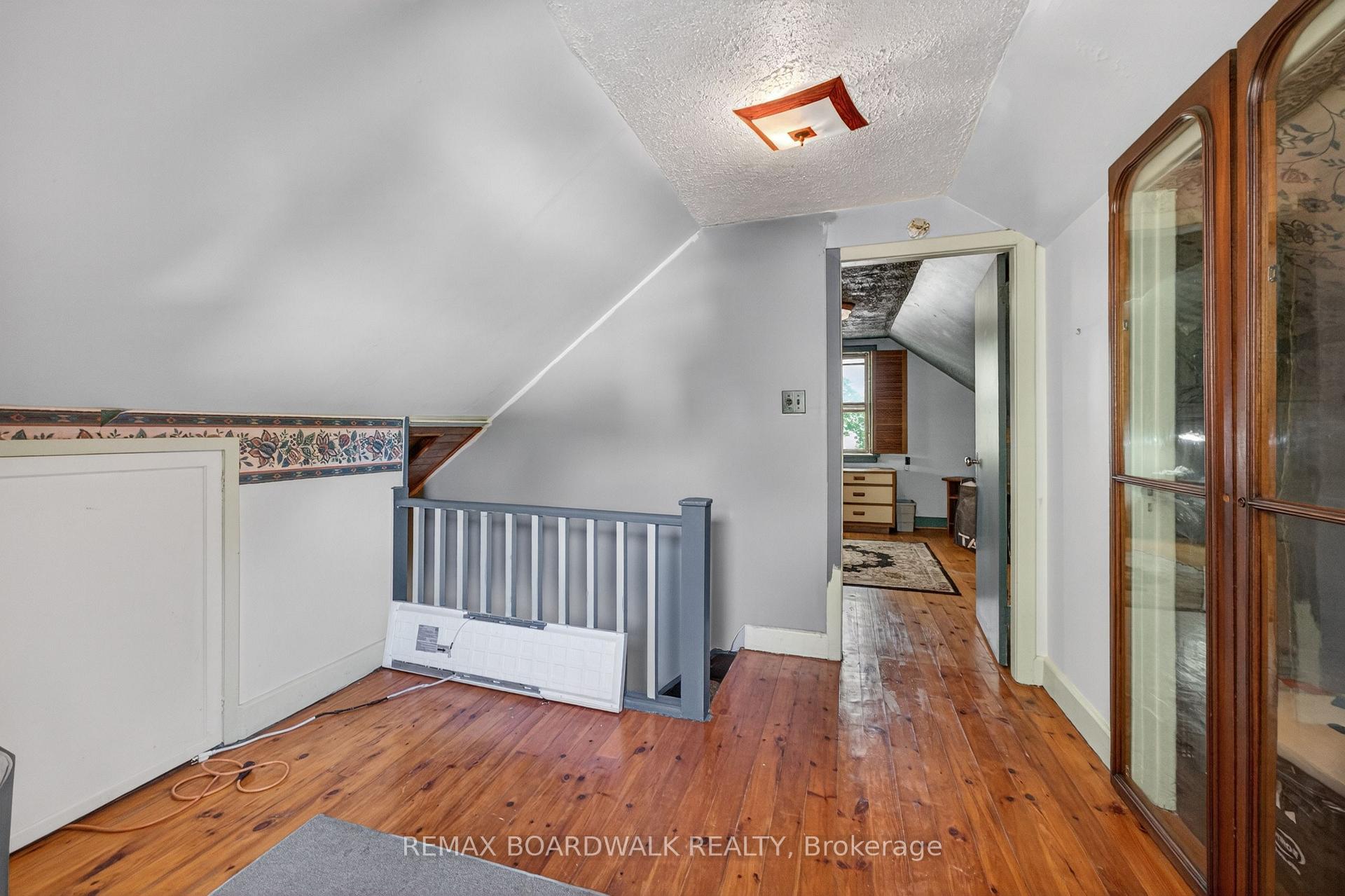Photo 32 of 92 Orvigale Road, Ottawa, Woodroffe — HOMEH