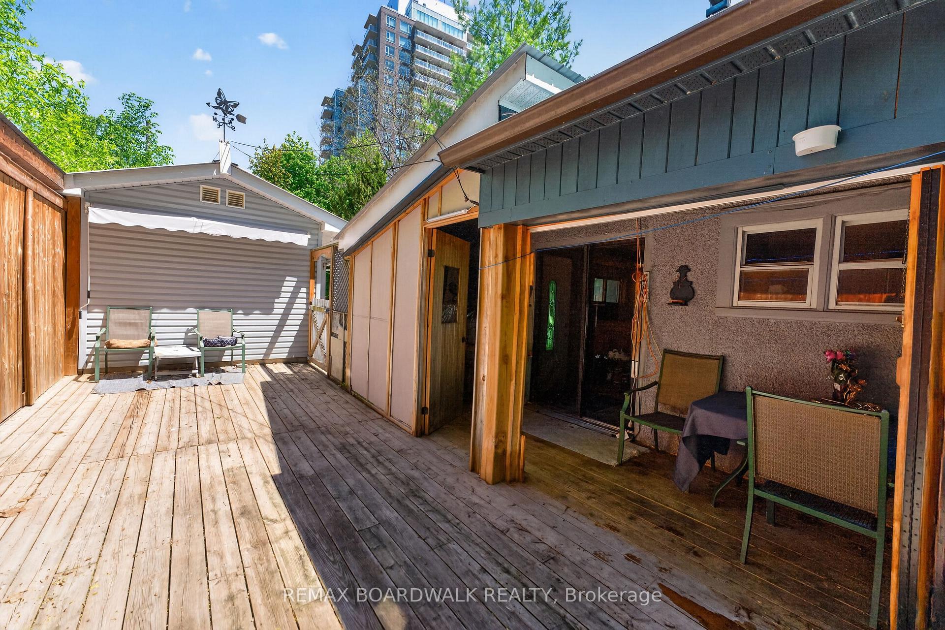 Photo 43 of 92 Orvigale Road, Ottawa, Woodroffe — HOMEH