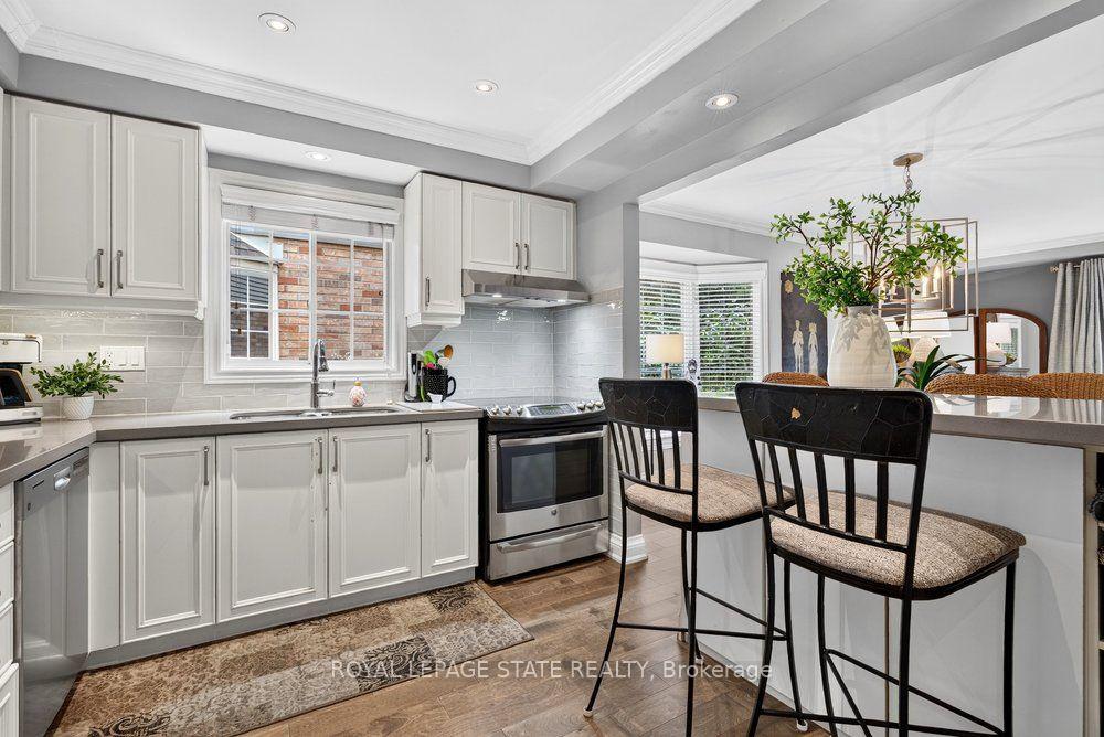 Photo 5 of Unit 6, 44 Frances Avenue, Hamilton, Lakeshore — HOMEH