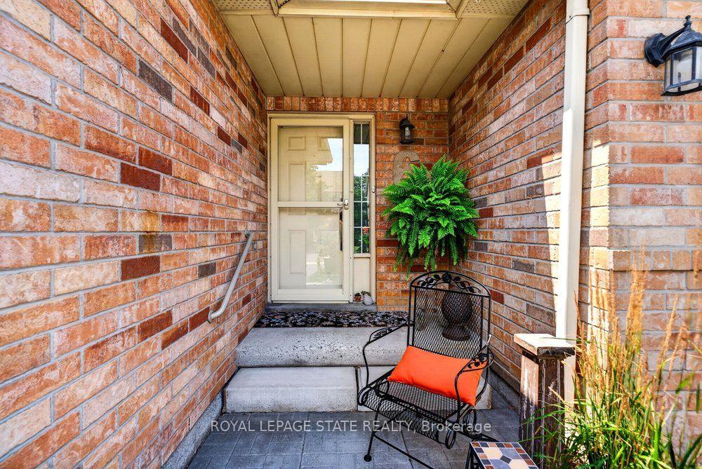 Photo 12 of Unit 6, 44 Frances Avenue, Hamilton, Lakeshore — HOMEH