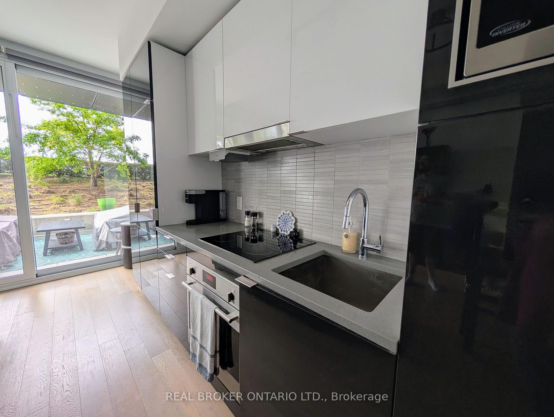 Photo 5 of Unit 712, 170 Bayview Avenue, Toronto, Waterfront Communities — HOMEH