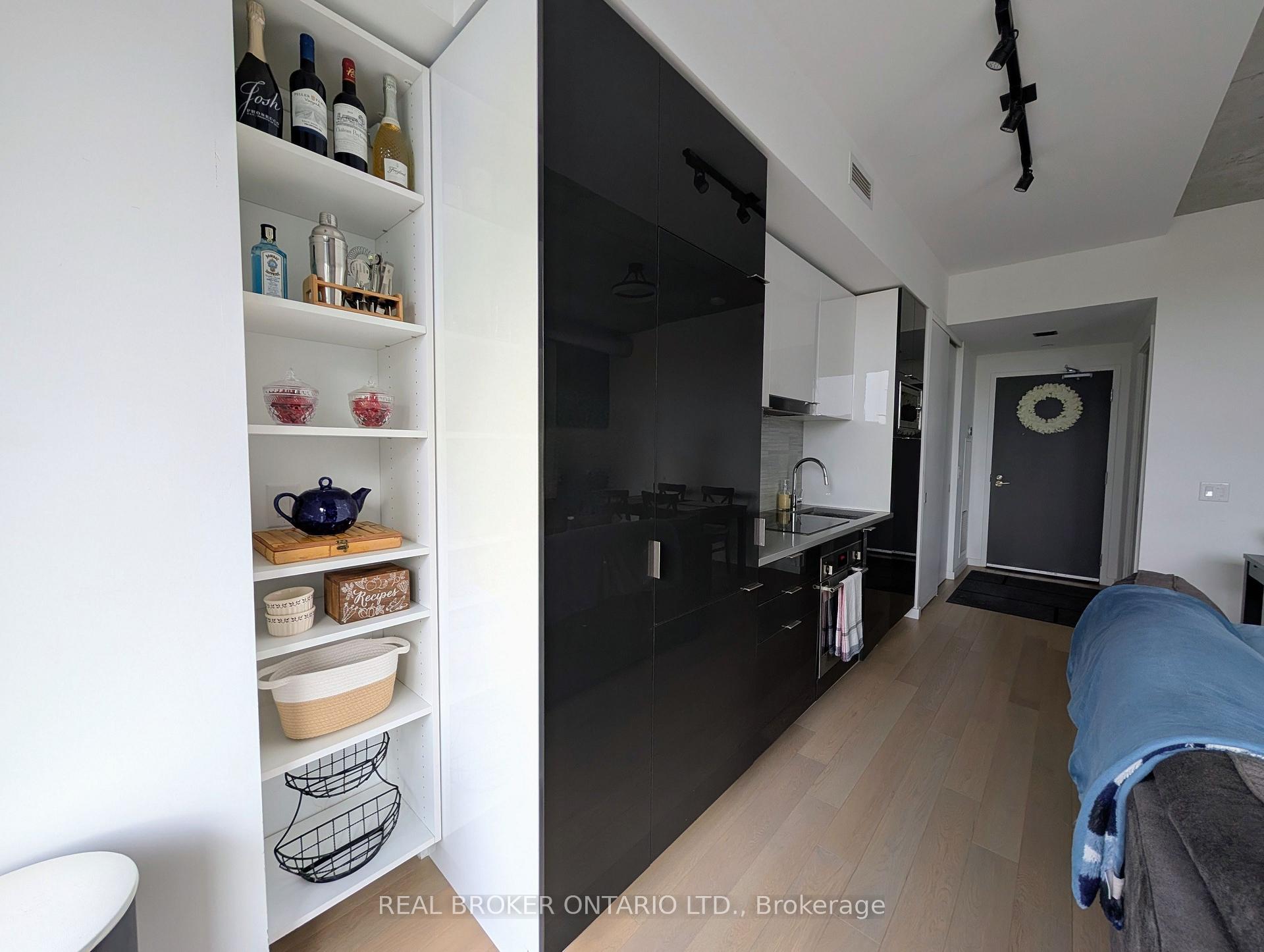 Photo 6 of Unit 712, 170 Bayview Avenue, Toronto, Waterfront Communities — HOMEH