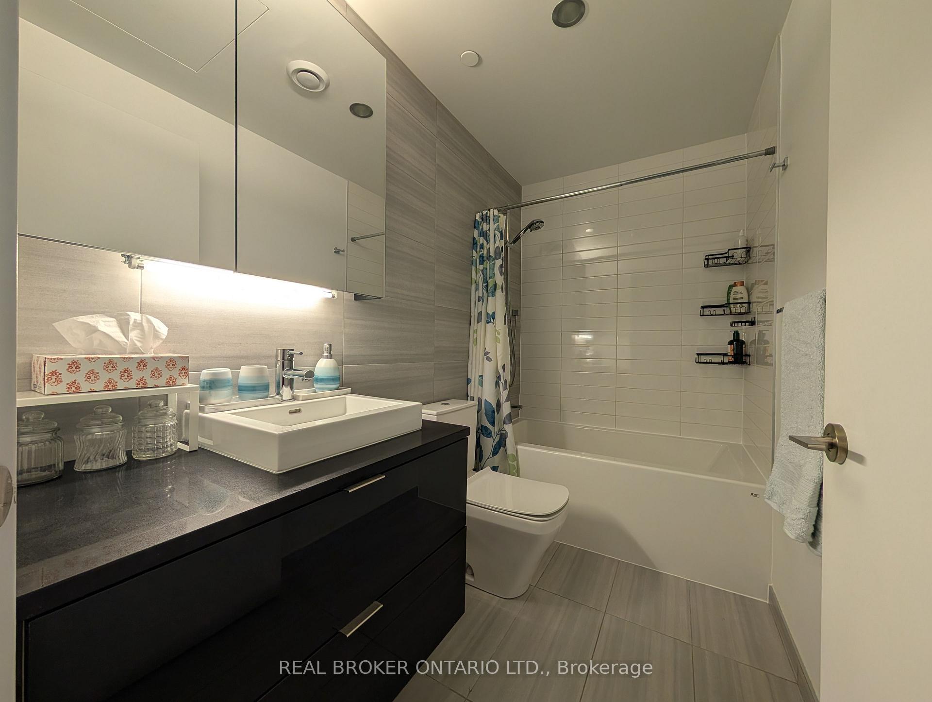 Photo 13 of Unit 712, 170 Bayview Avenue, Toronto, Waterfront Communities — HOMEH