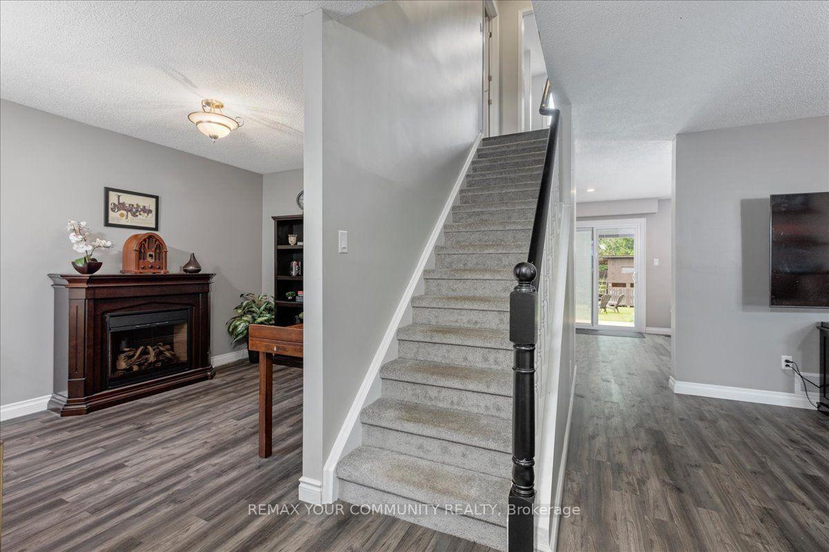 Photo 5 of 1005 Vance Crescent, Innisfil, Rural Innisfil — HOMEH