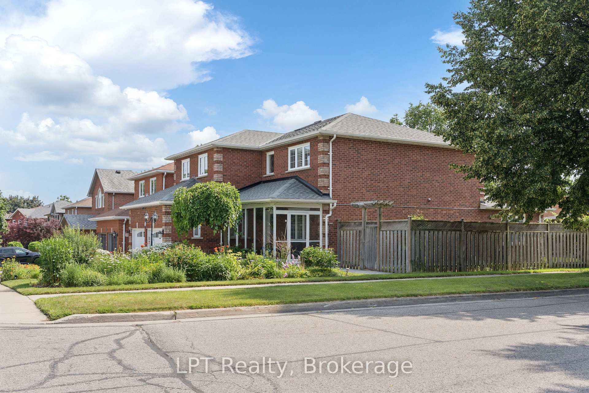 Photo 2 of 1 Mayfield Crescent, Whitby, Pringle Creek — HOMEH