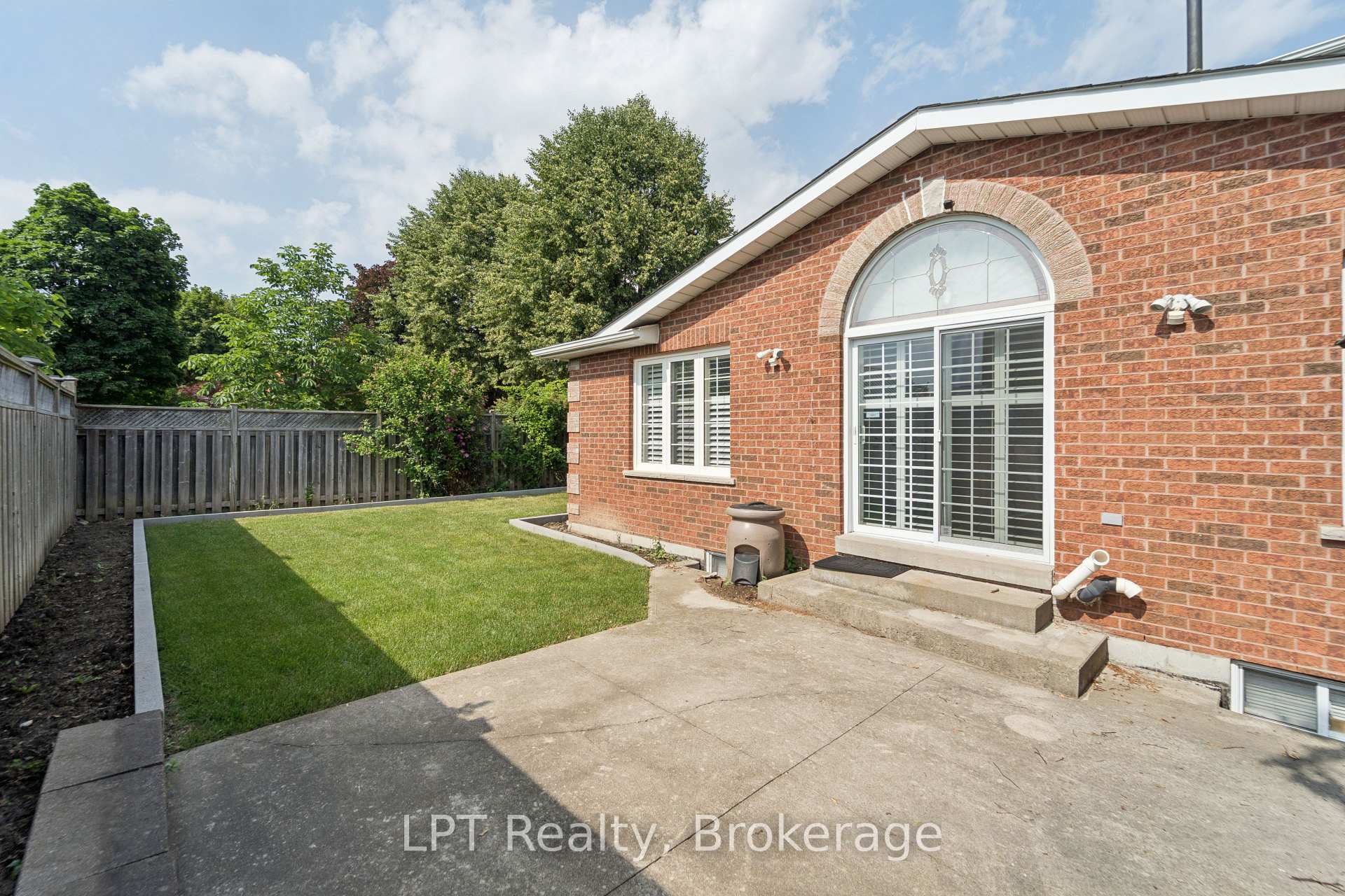 Photo 44 of 1 Mayfield Crescent, Whitby, Pringle Creek — HOMEH