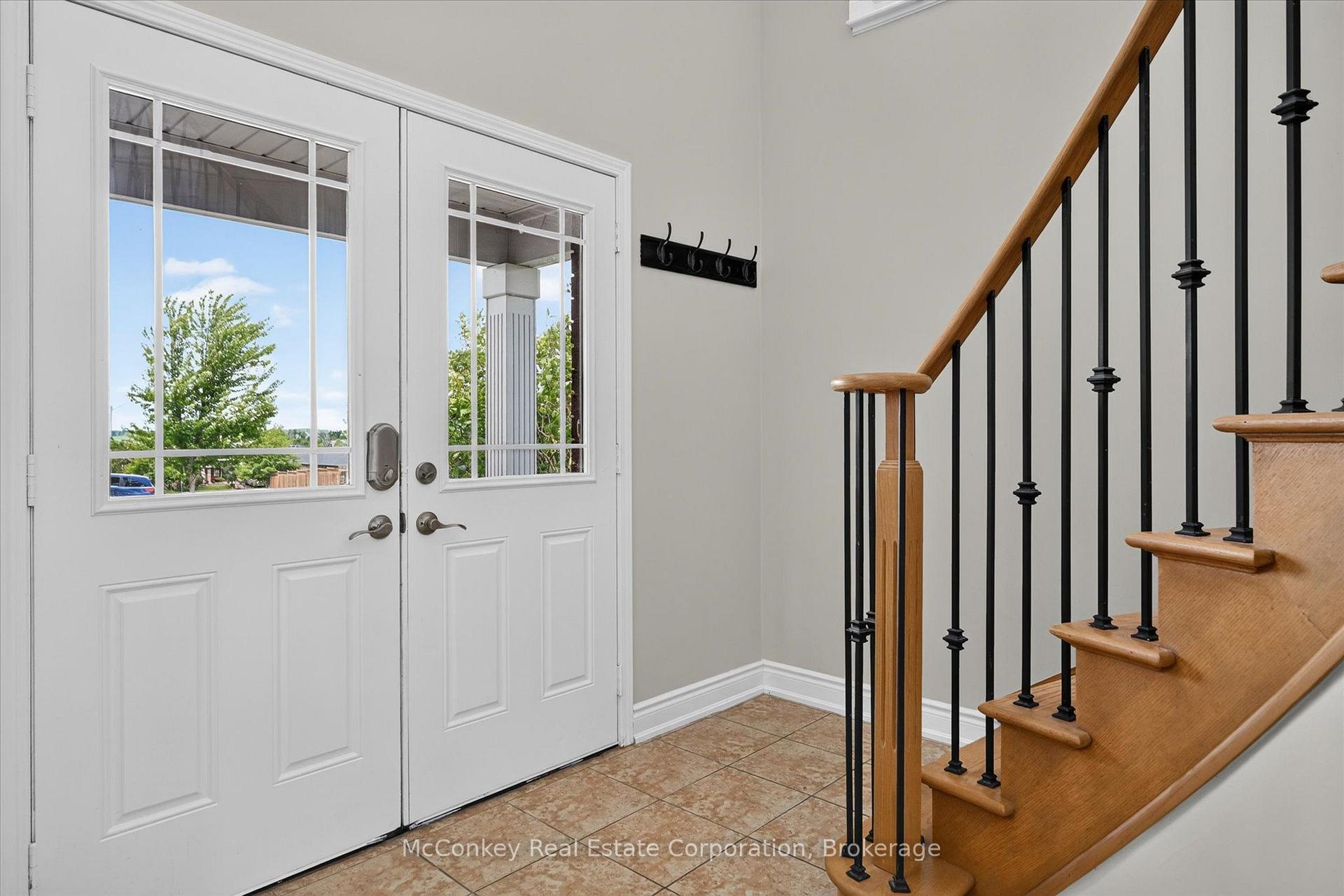 Photo 2 of 609 Ackerman Crescent, Peterborough, Monaghan Ward 2 — HOMEH