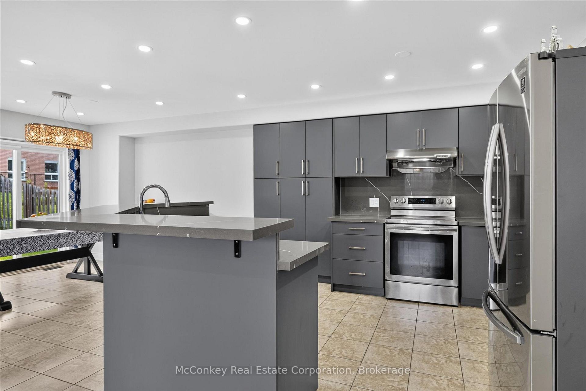 Photo 4 of 609 Ackerman Crescent, Peterborough, Monaghan Ward 2 — HOMEH