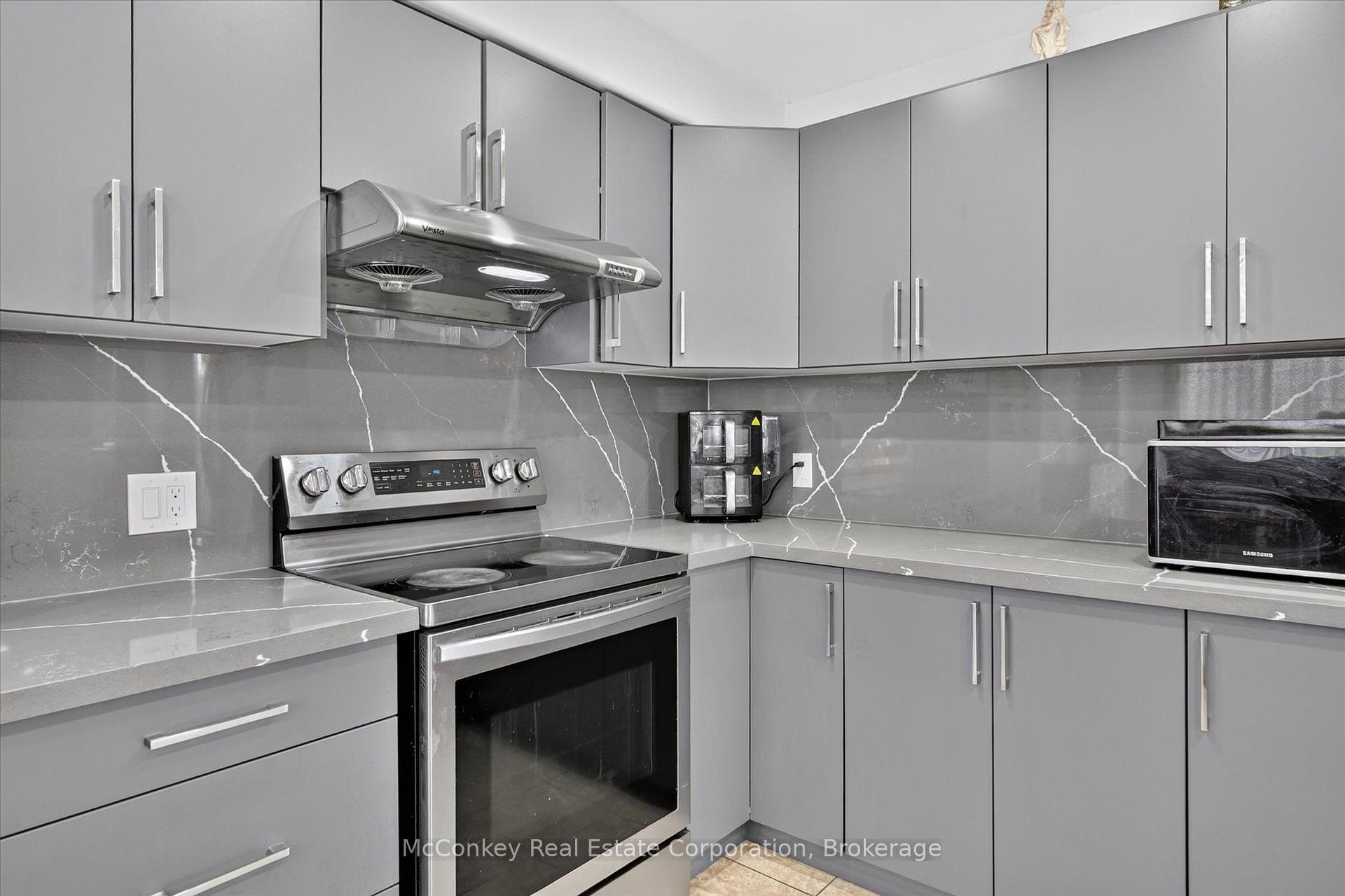Photo 6 of 609 Ackerman Crescent, Peterborough, Monaghan Ward 2 — HOMEH