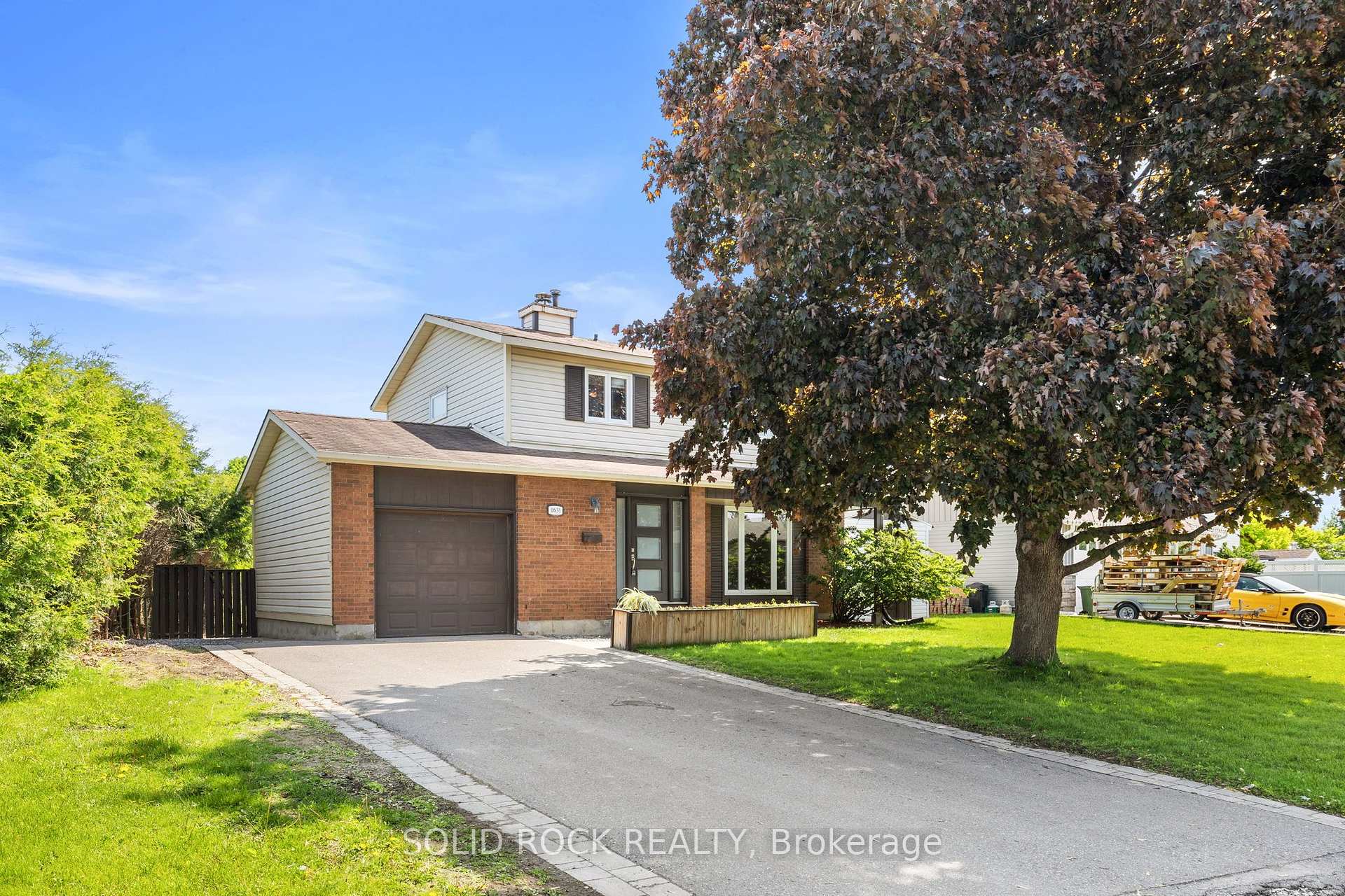 Photo 3 of 1631 Charbonneau Street, Ottawa, Bilberry Creek/Queenswood Heights — HOMEH