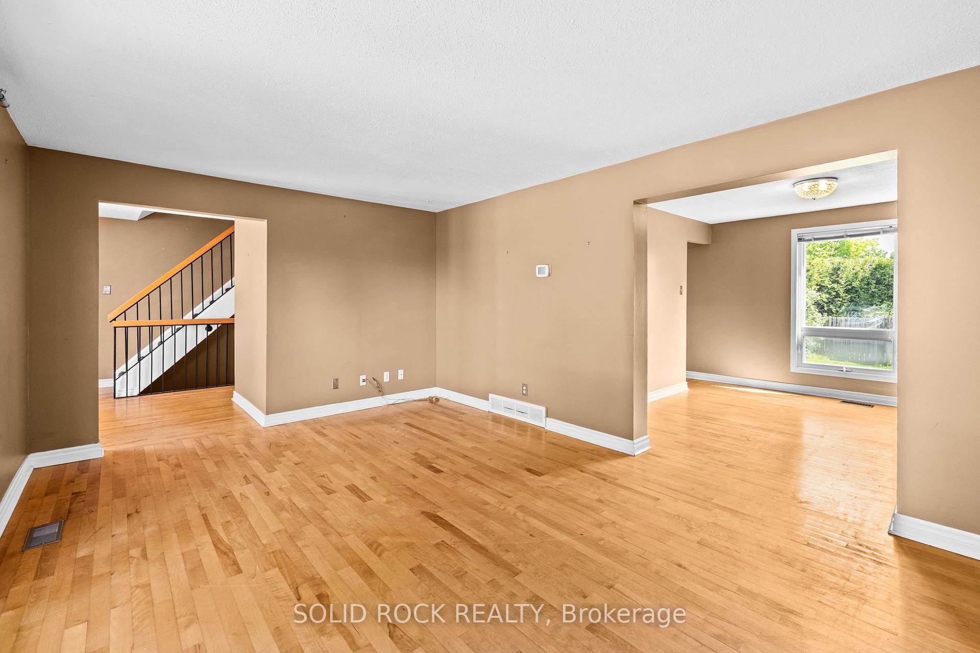 Photo 9 of 1631 Charbonneau Street, Ottawa, Bilberry Creek/Queenswood Heights — HOMEH