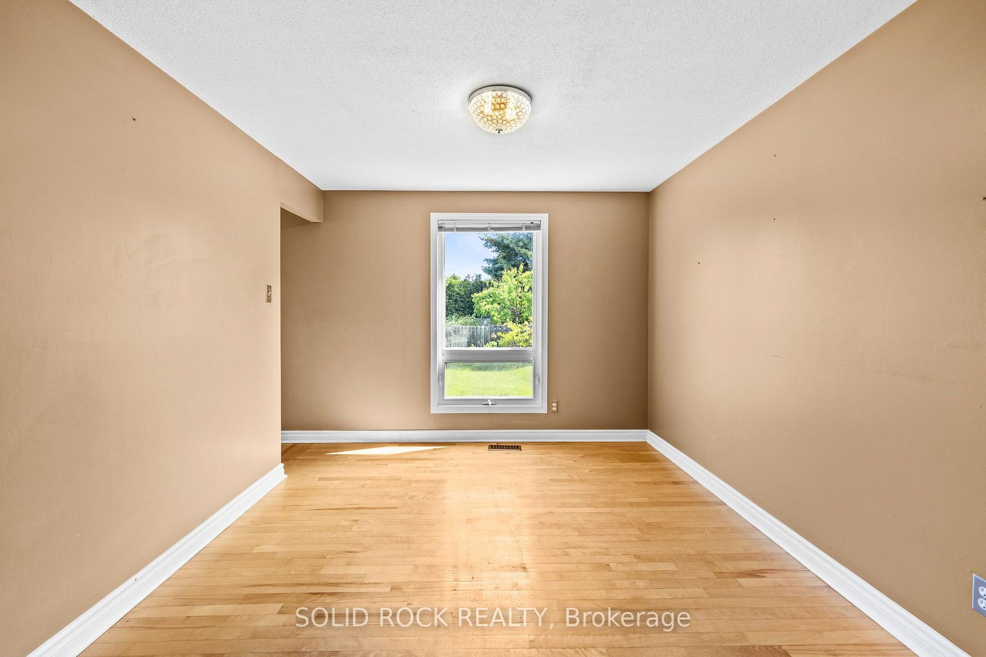 Photo 10 of 1631 Charbonneau Street, Ottawa, Bilberry Creek/Queenswood Heights — HOMEH