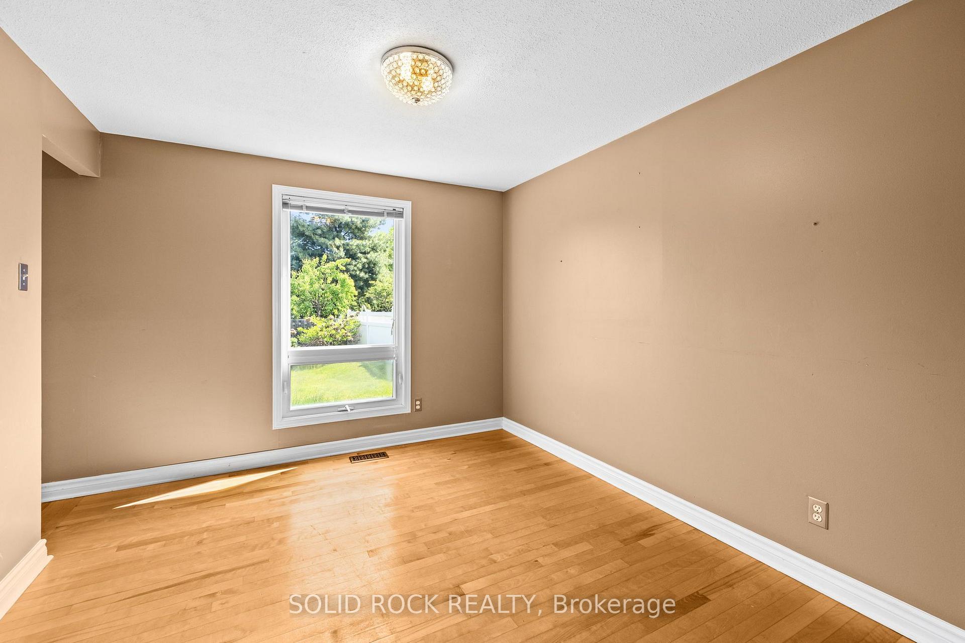 Photo 11 of 1631 Charbonneau Street, Ottawa, Bilberry Creek/Queenswood Heights — HOMEH