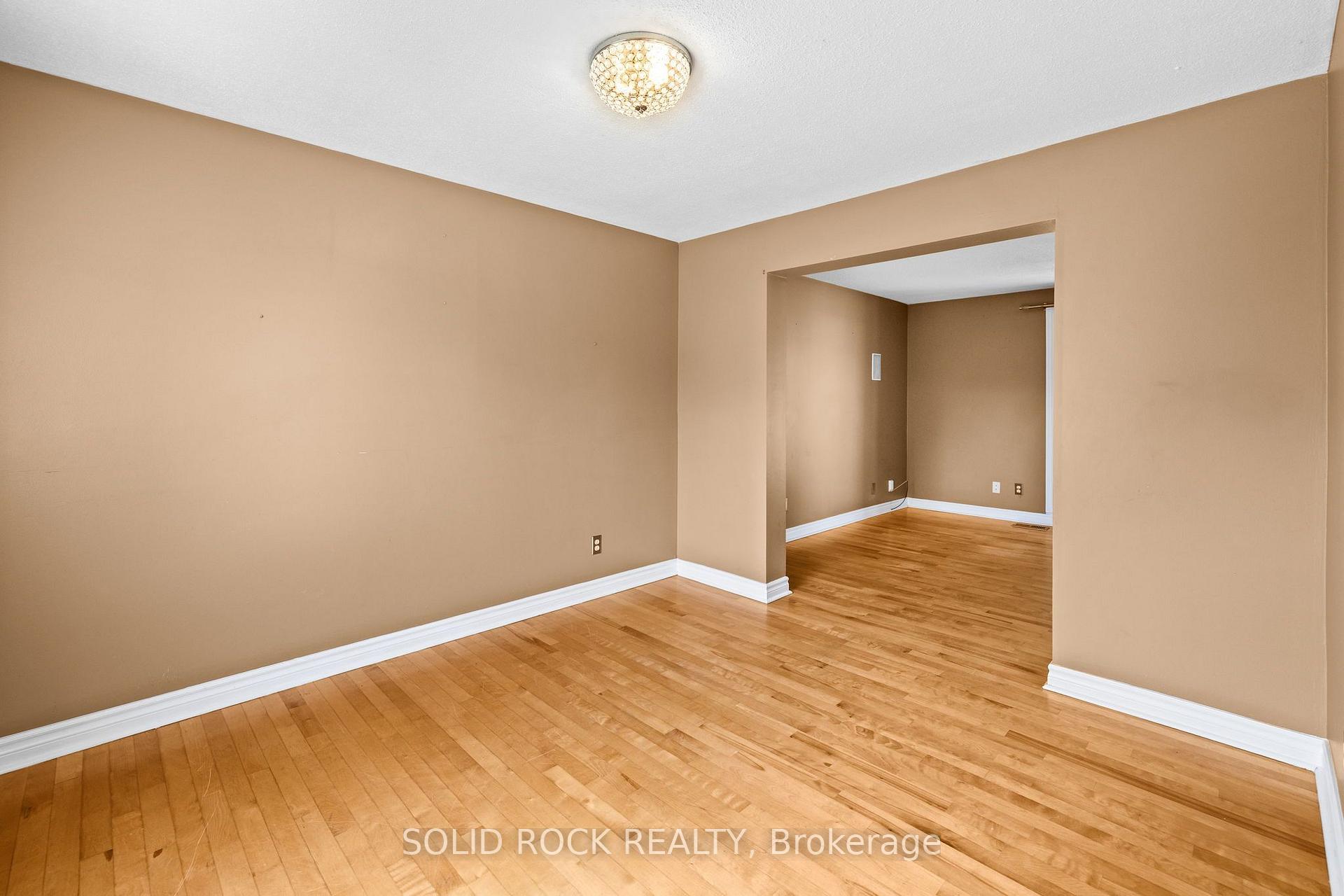 Photo 12 of 1631 Charbonneau Street, Ottawa, Bilberry Creek/Queenswood Heights — HOMEH