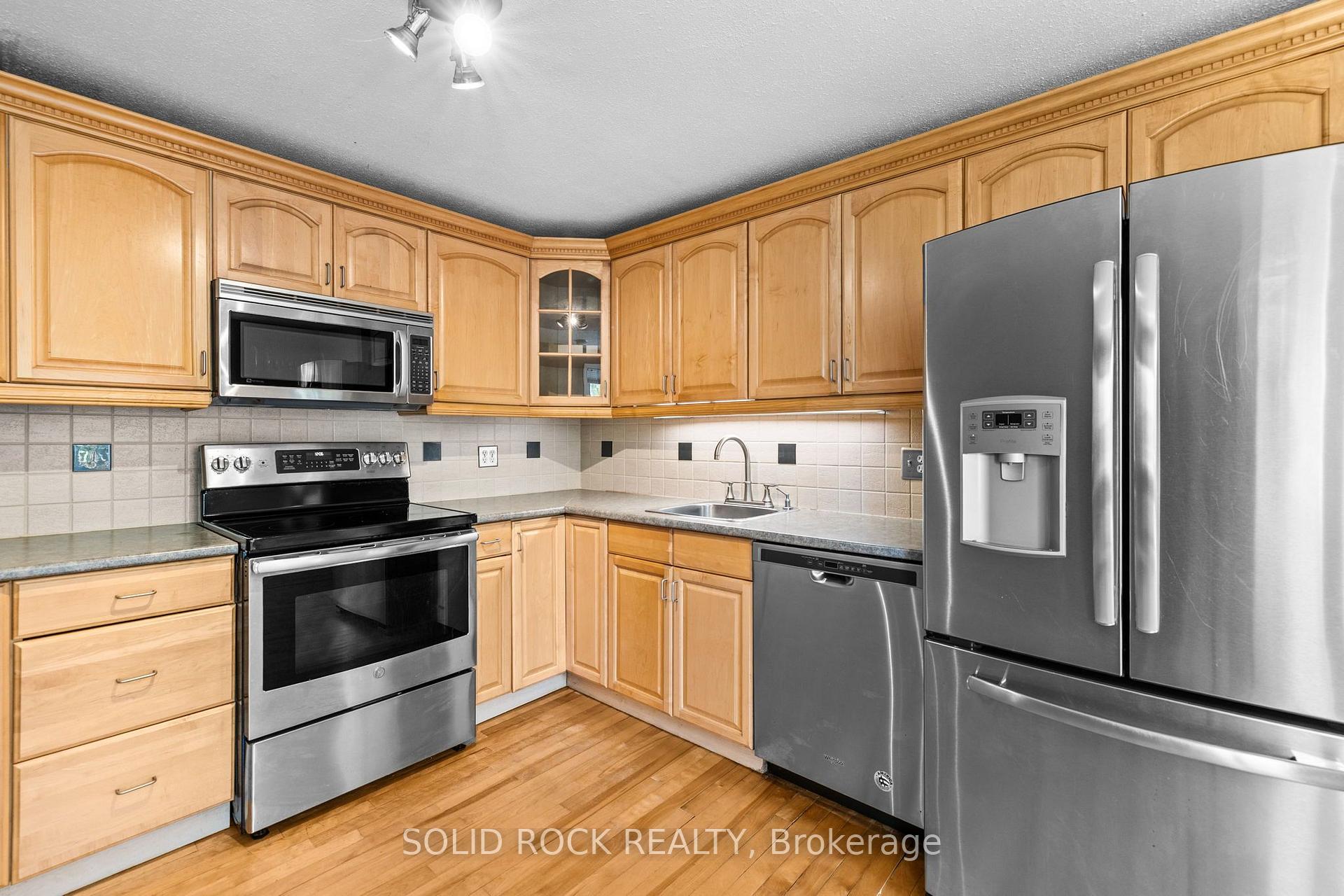 Photo 13 of 1631 Charbonneau Street, Ottawa, Bilberry Creek/Queenswood Heights — HOMEH