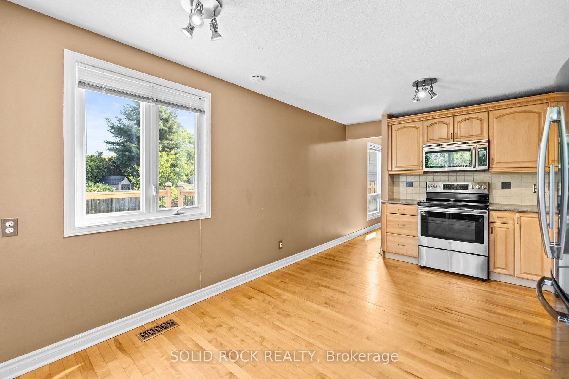 Photo 14 of 1631 Charbonneau Street, Ottawa, Bilberry Creek/Queenswood Heights — HOMEH