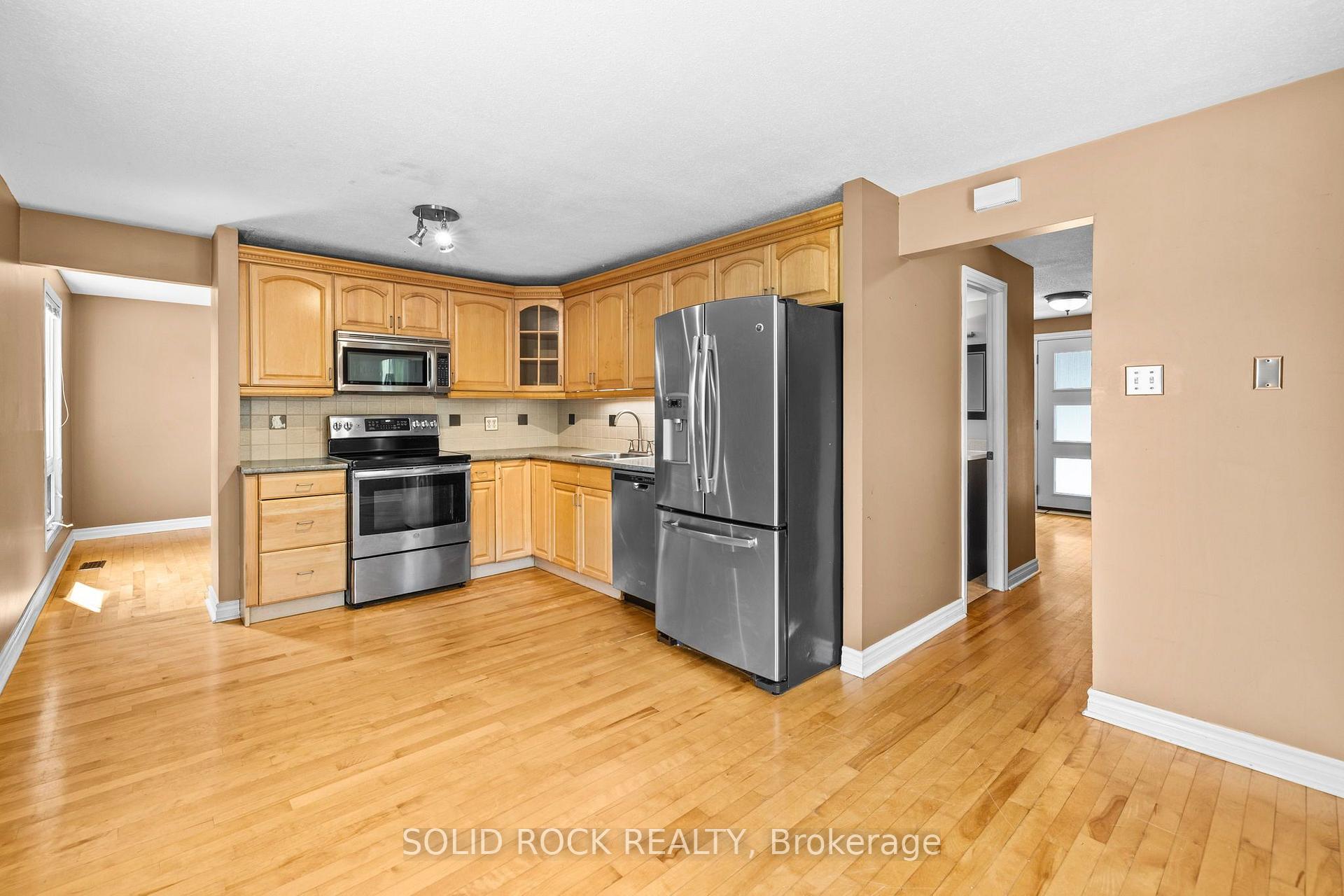 Photo 15 of 1631 Charbonneau Street, Ottawa, Bilberry Creek/Queenswood Heights — HOMEH