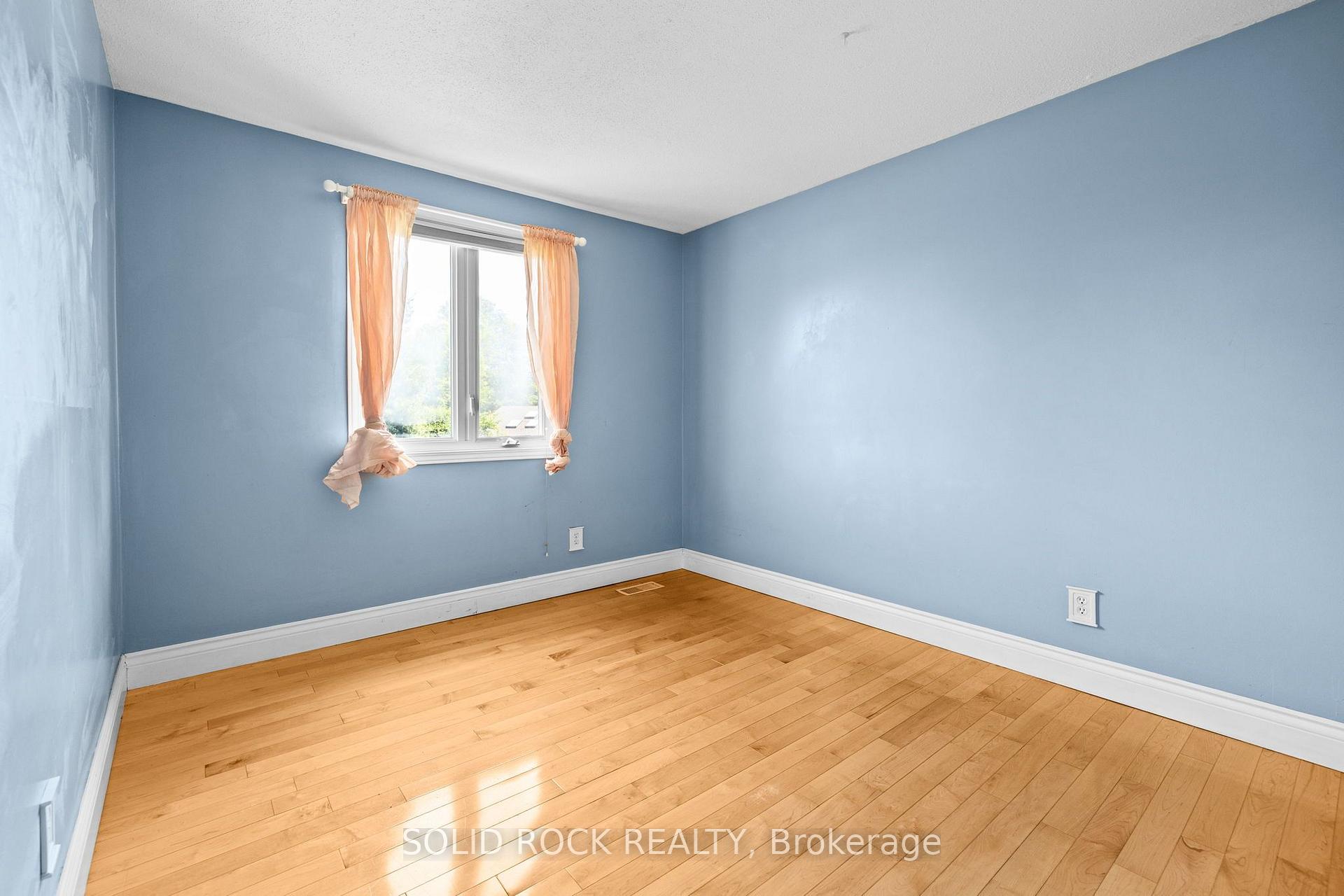Photo 25 of 1631 Charbonneau Street, Ottawa, Bilberry Creek/Queenswood Heights — HOMEH