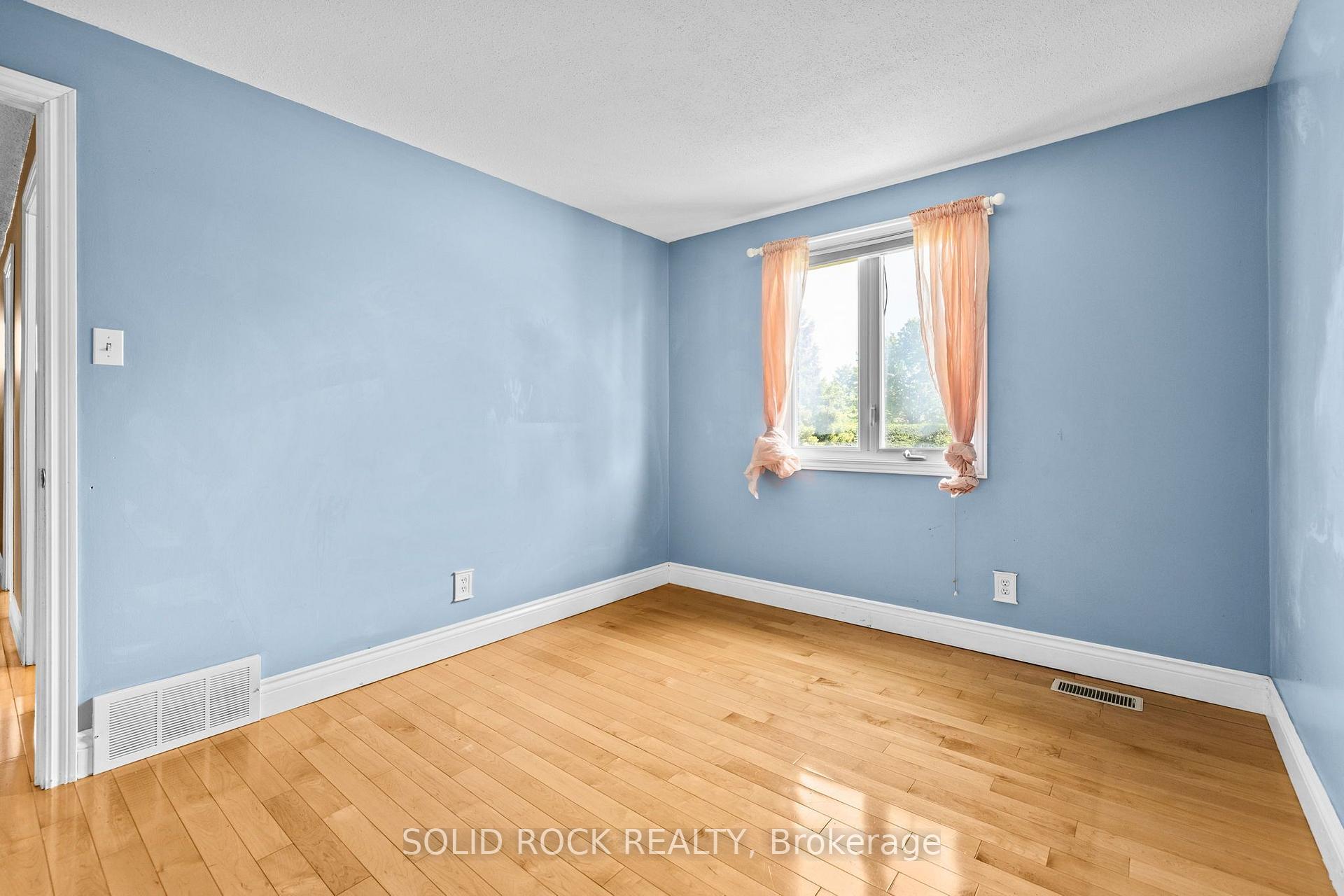 Photo 26 of 1631 Charbonneau Street, Ottawa, Bilberry Creek/Queenswood Heights — HOMEH