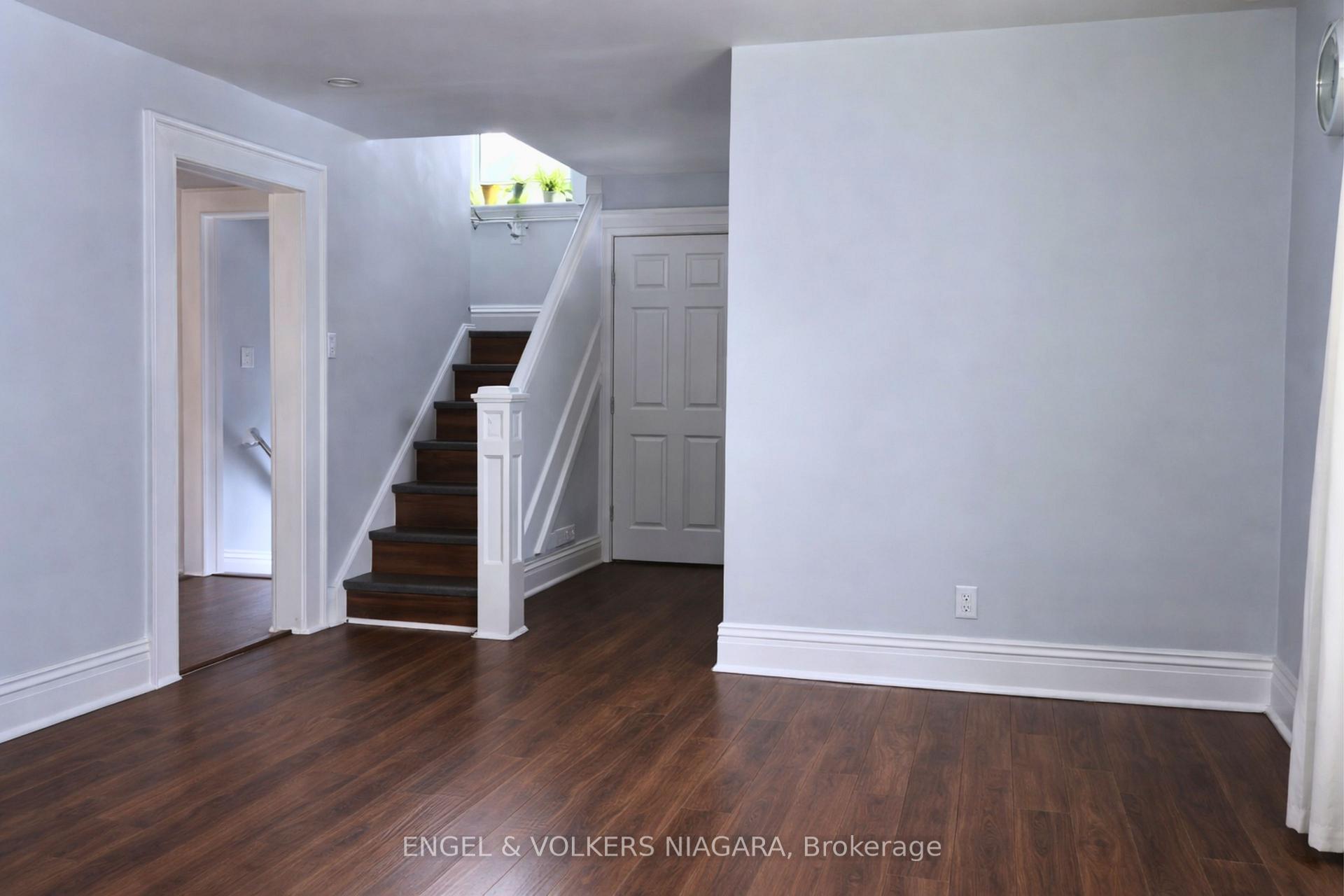 Photo 9 of 4752 Crawford Place W, Niagara Falls, Downtown — HOMEH