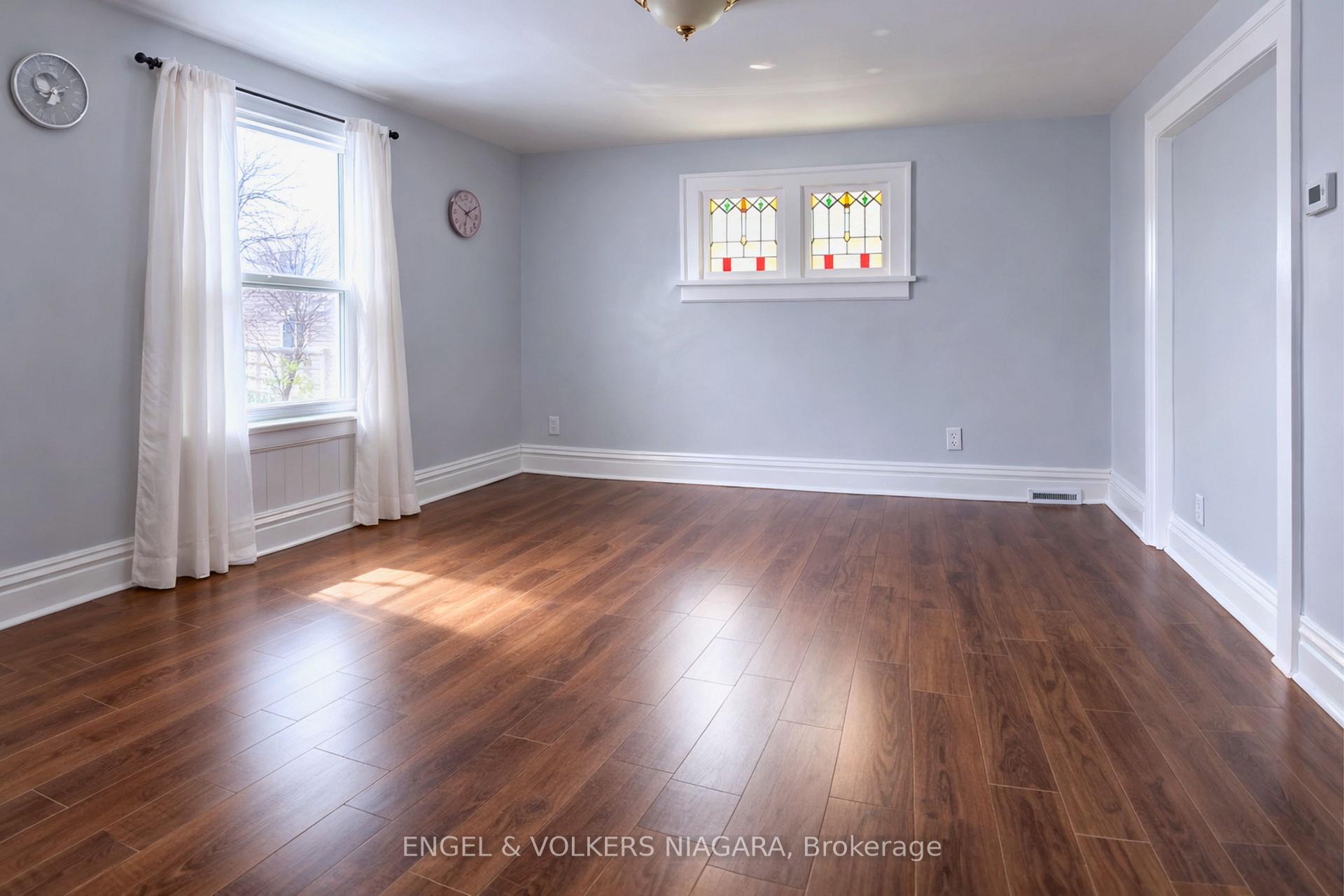 Photo 13 of 4752 Crawford Place W, Niagara Falls, Downtown — HOMEH