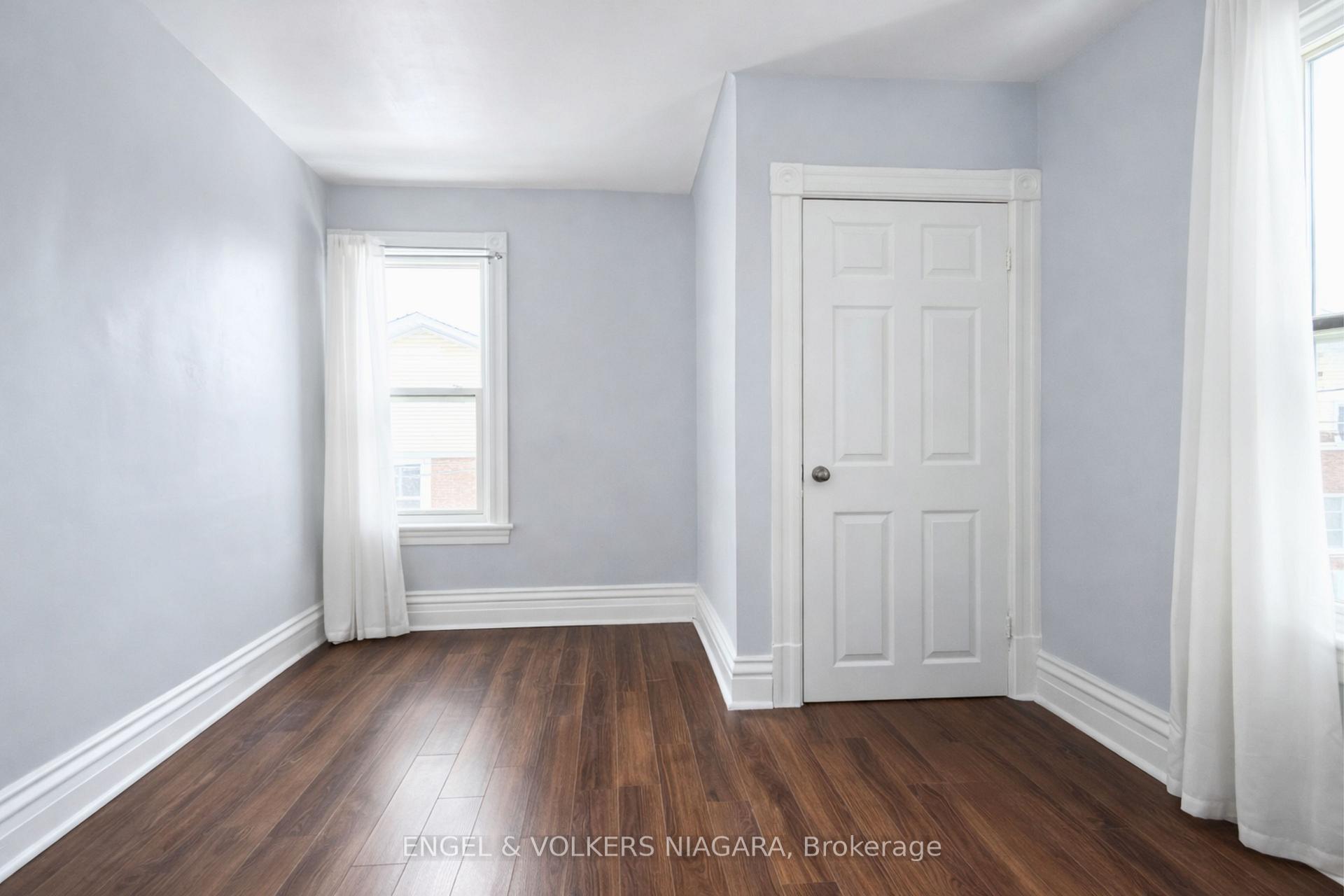 Photo 10 of 4752 Crawford Place W, Niagara Falls, Downtown — HOMEH