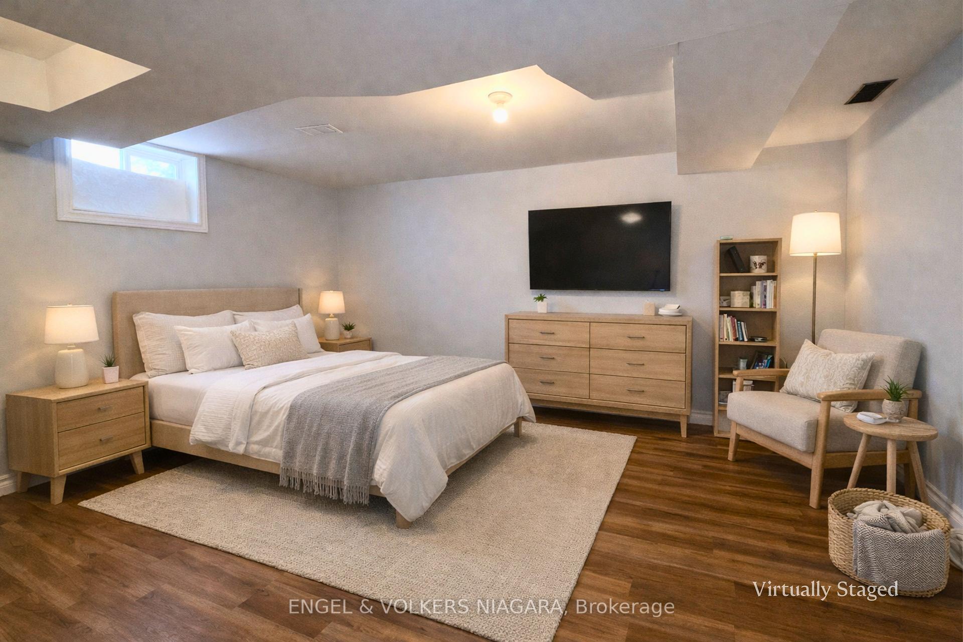 Photo 24 of 4752 Crawford Place W, Niagara Falls, Downtown — HOMEH
