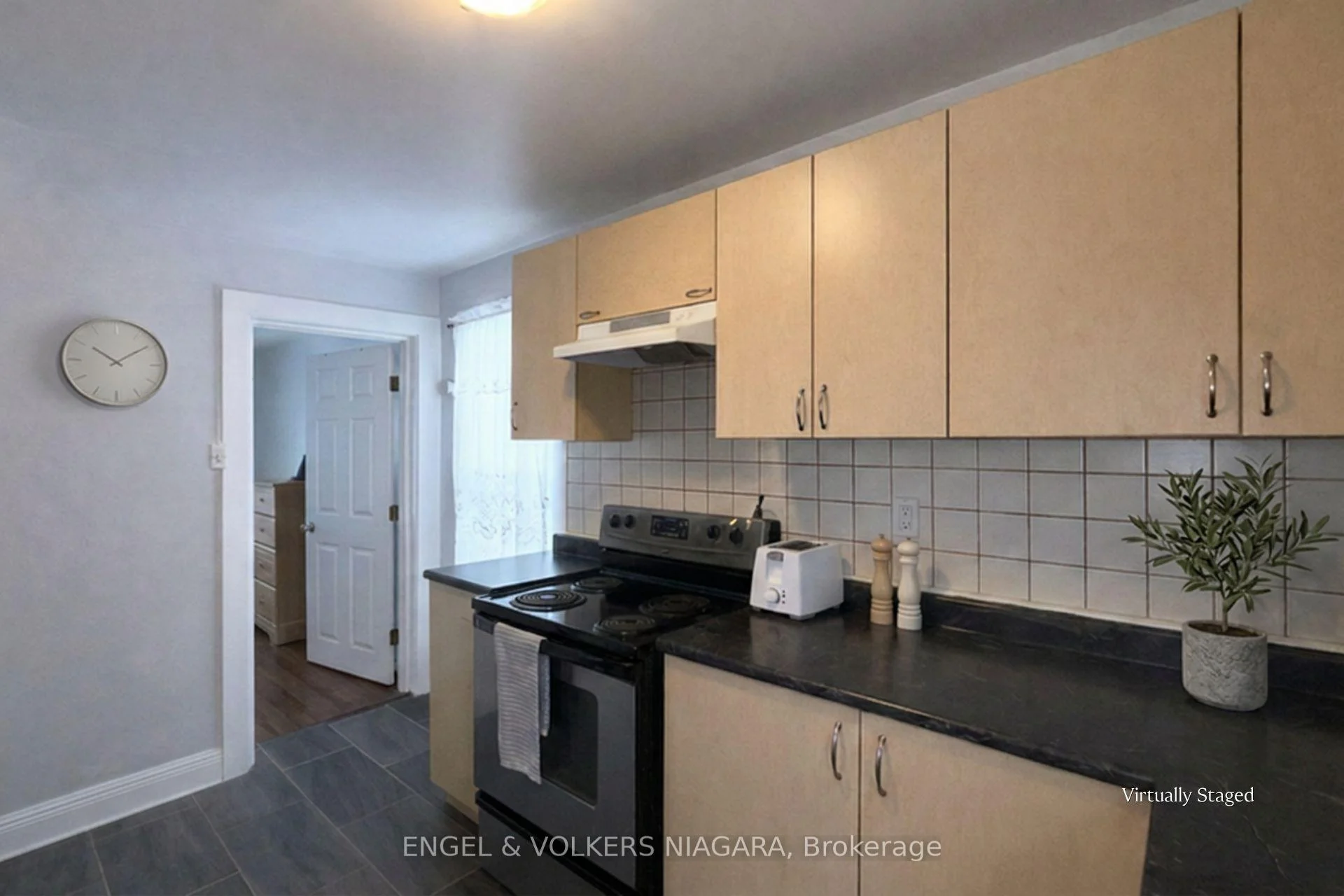Photo 19 of 4752 Crawford Place W, Niagara Falls, Downtown — HOMEH
