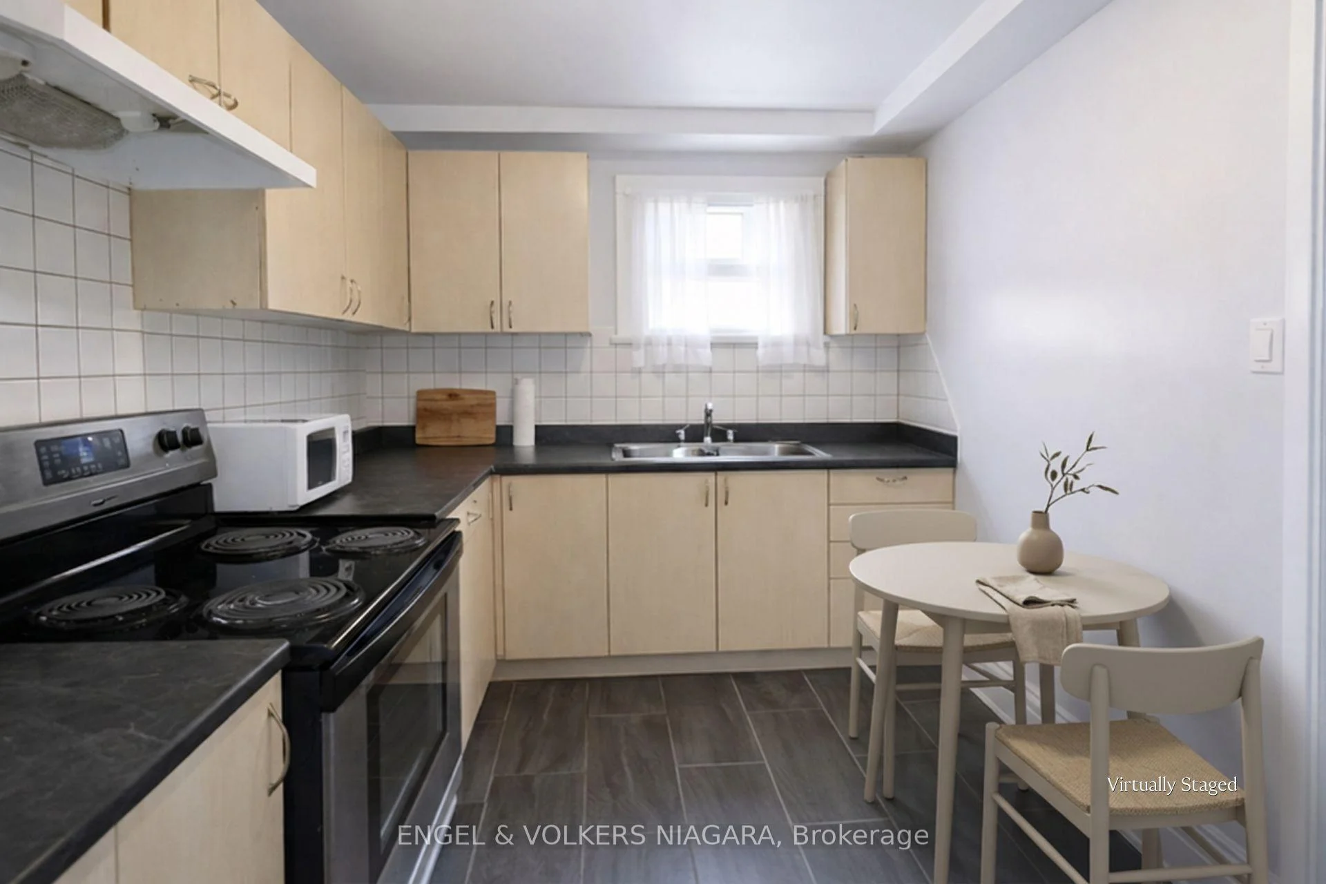 Photo 22 of 4752 Crawford Place W, Niagara Falls, Downtown — HOMEH