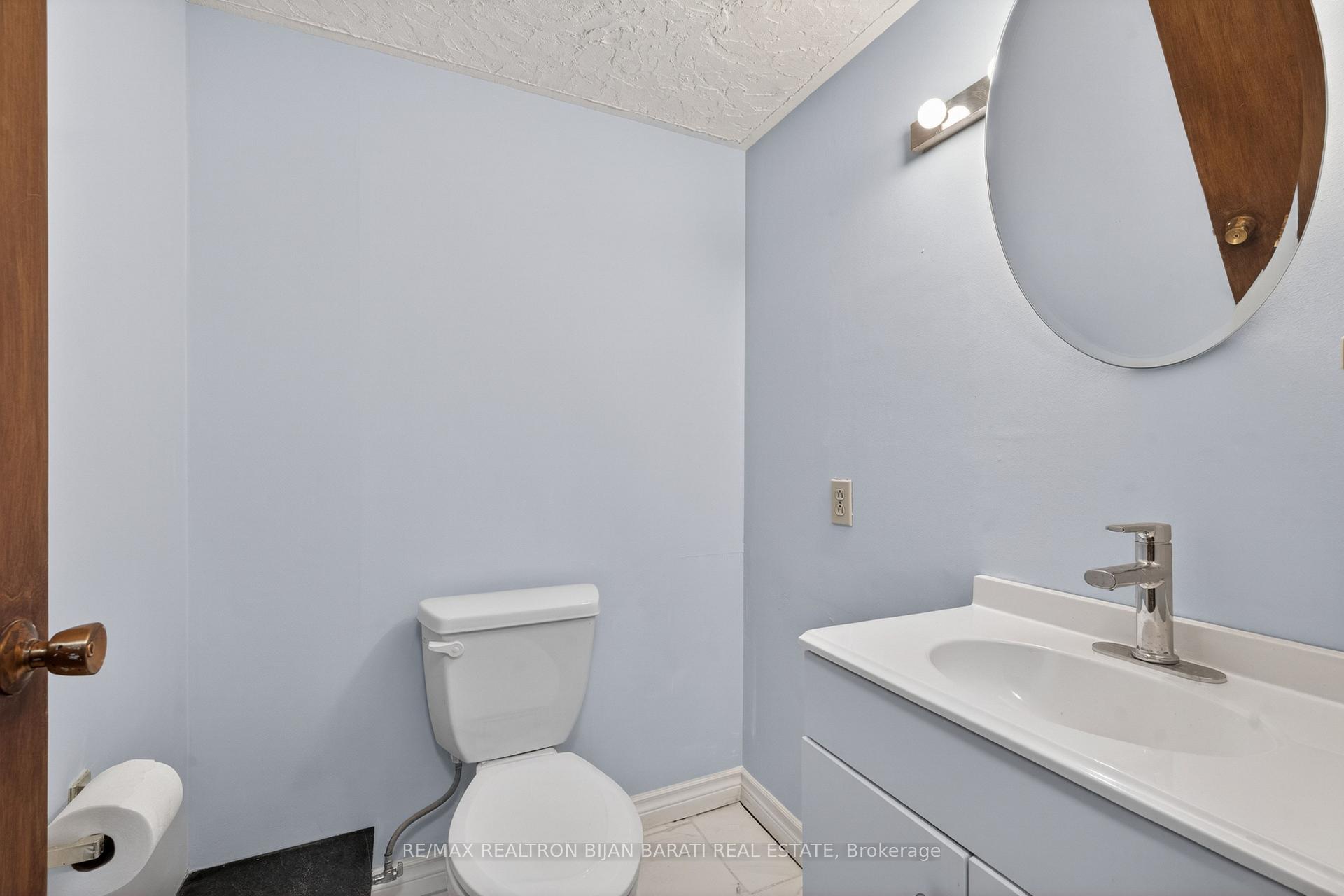Photo 42 of 73 Forest Grove Drive, North York, Bayview Village — HOMEH