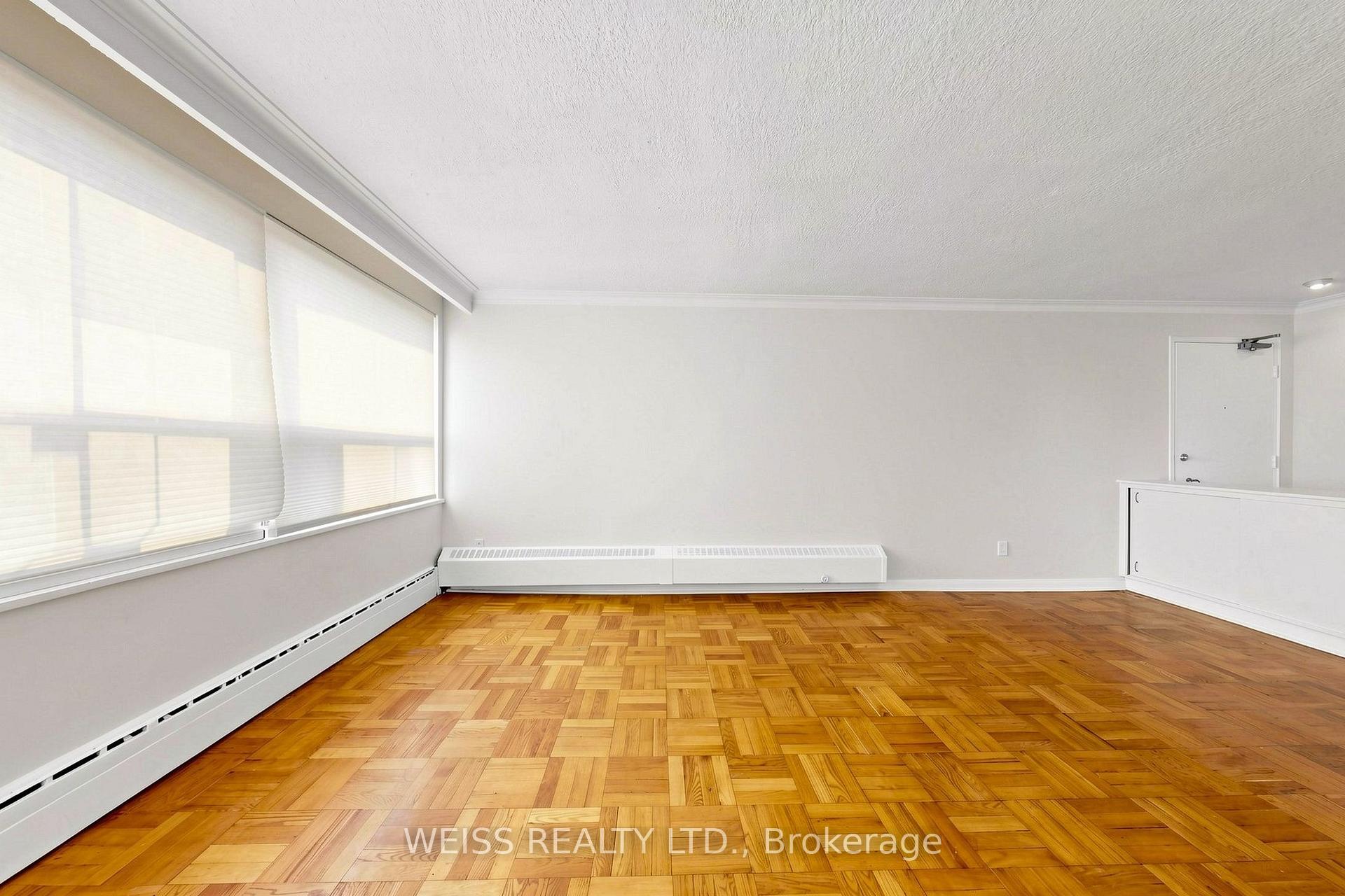 Photo 5 of Unit 4, 17 Fraserwood Avenue, Toronto, Englemount-Lawrence — HOMEH