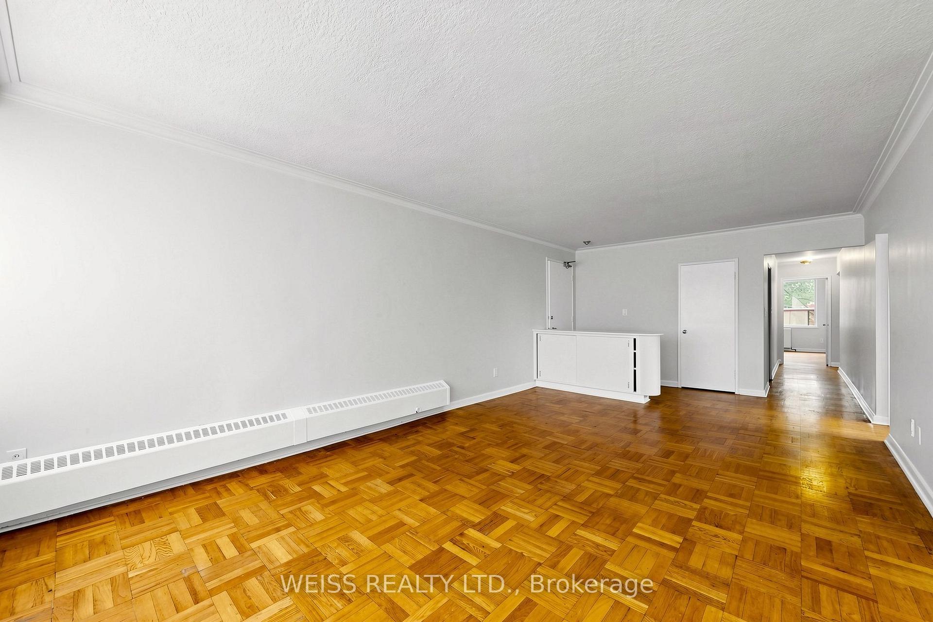 Photo 7 of Unit 4, 17 Fraserwood Avenue, Toronto, Englemount-Lawrence — HOMEH
