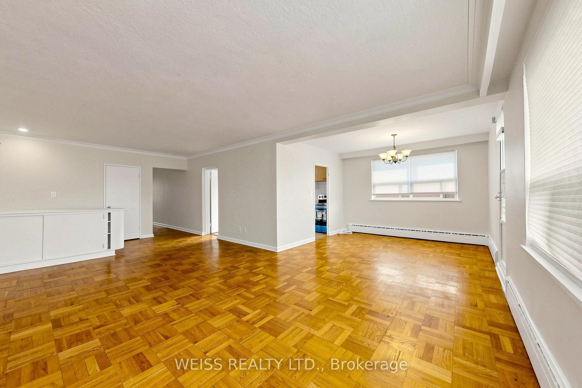 Photo 8 of Unit 4, 17 Fraserwood Avenue, Toronto, Englemount-Lawrence — HOMEH