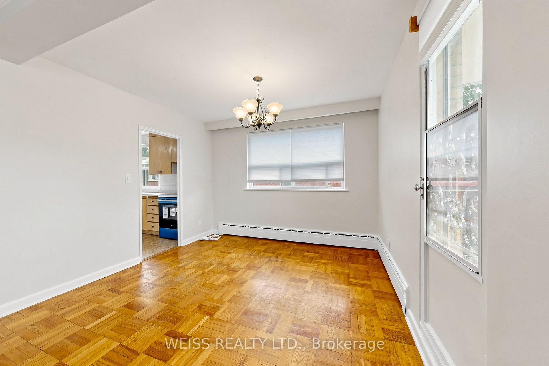 Photo 9 of Unit 4, 17 Fraserwood Avenue, Toronto, Englemount-Lawrence — HOMEH