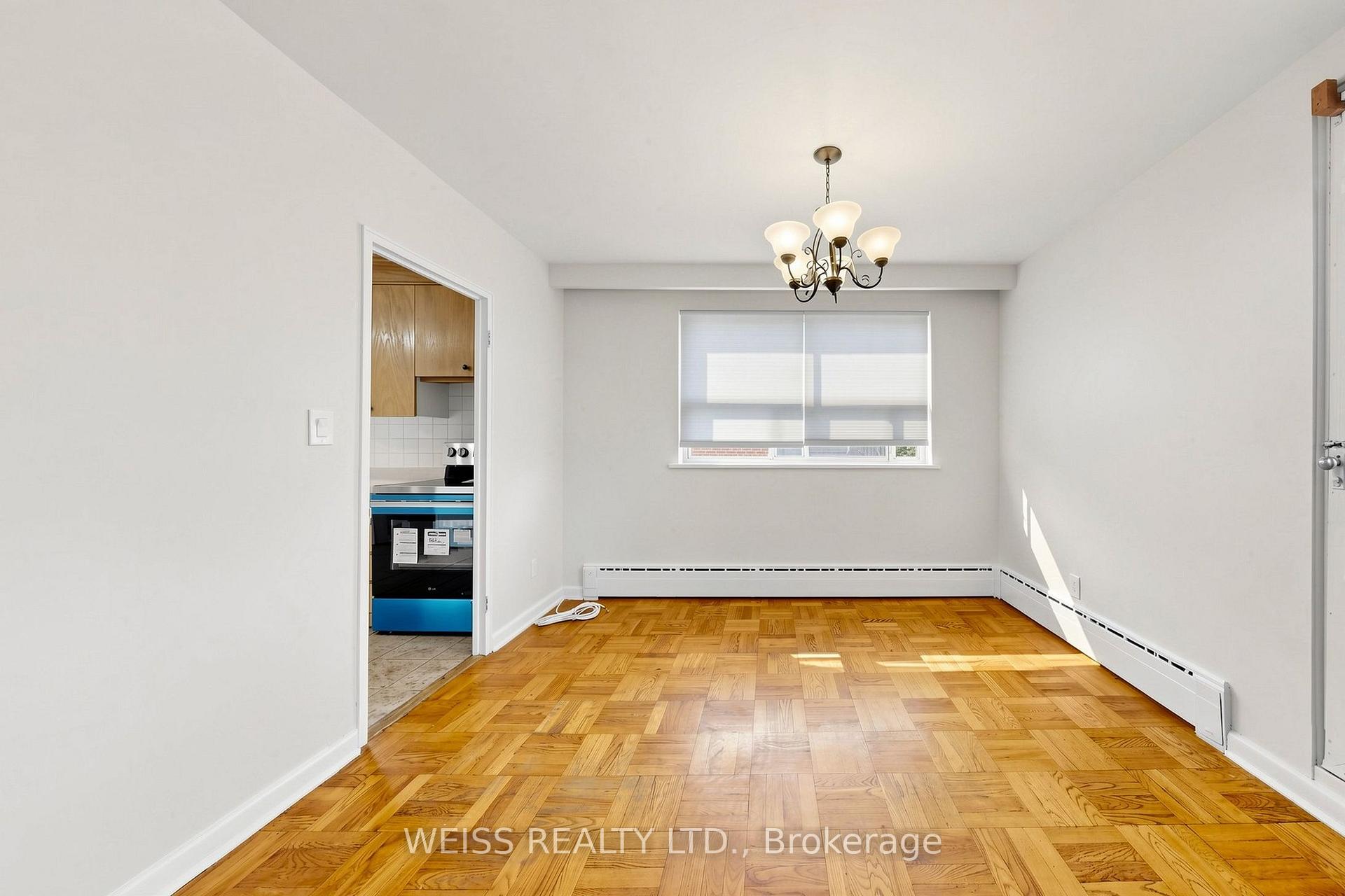 Photo 10 of Unit 4, 17 Fraserwood Avenue, Toronto, Englemount-Lawrence — HOMEH