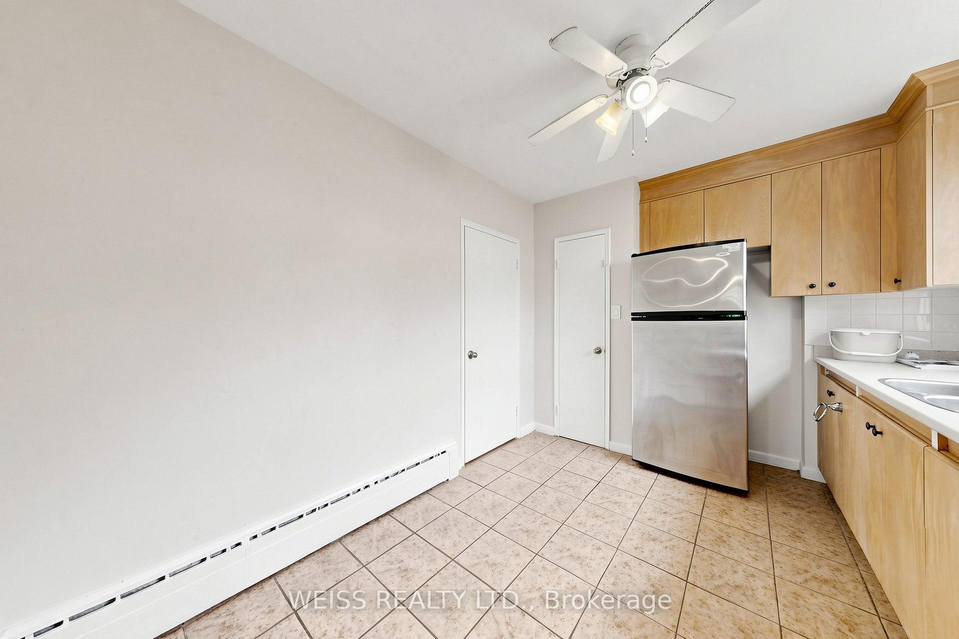 Photo 16 of Unit 4, 17 Fraserwood Avenue, Toronto, Englemount-Lawrence — HOMEH