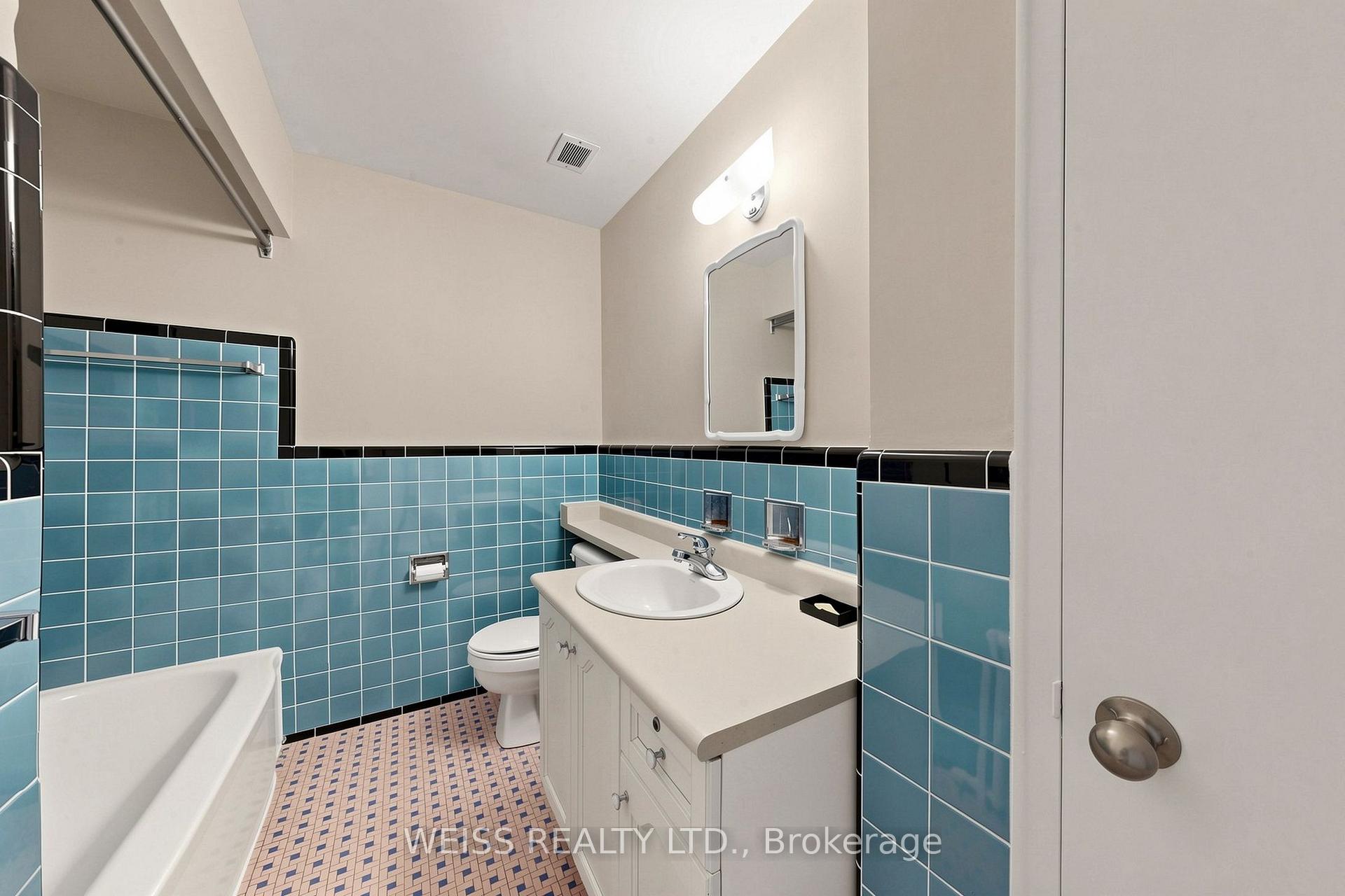 Photo 28 of Unit 4, 17 Fraserwood Avenue, Toronto, Englemount-Lawrence — HOMEH