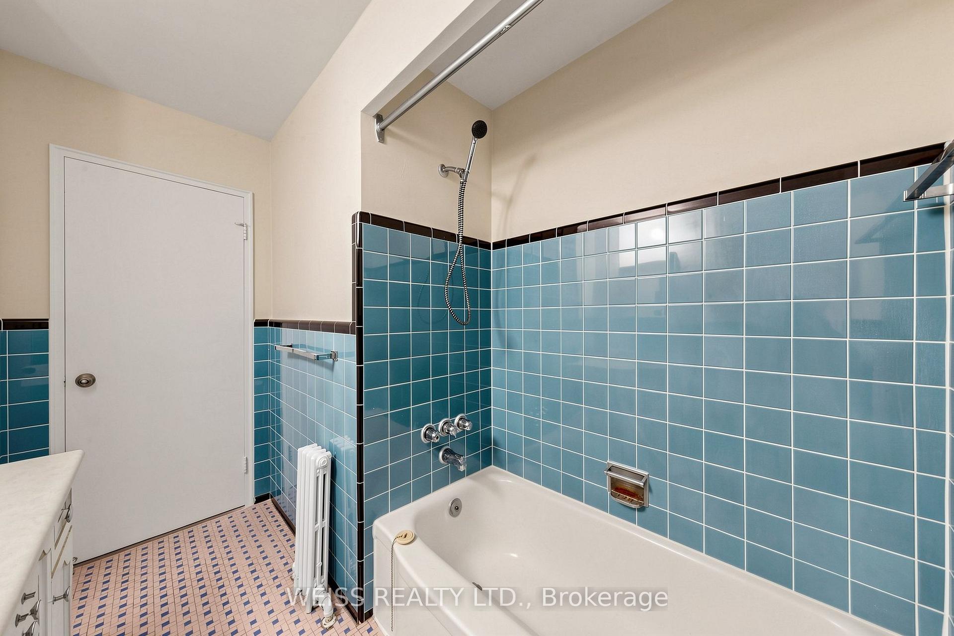 Photo 29 of Unit 4, 17 Fraserwood Avenue, Toronto, Englemount-Lawrence — HOMEH