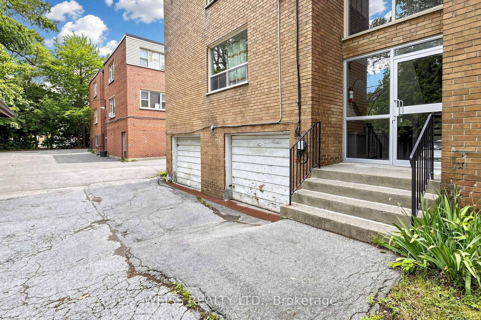 Photo 35 of Unit 4, 17 Fraserwood Avenue, Toronto, Englemount-Lawrence — HOMEH