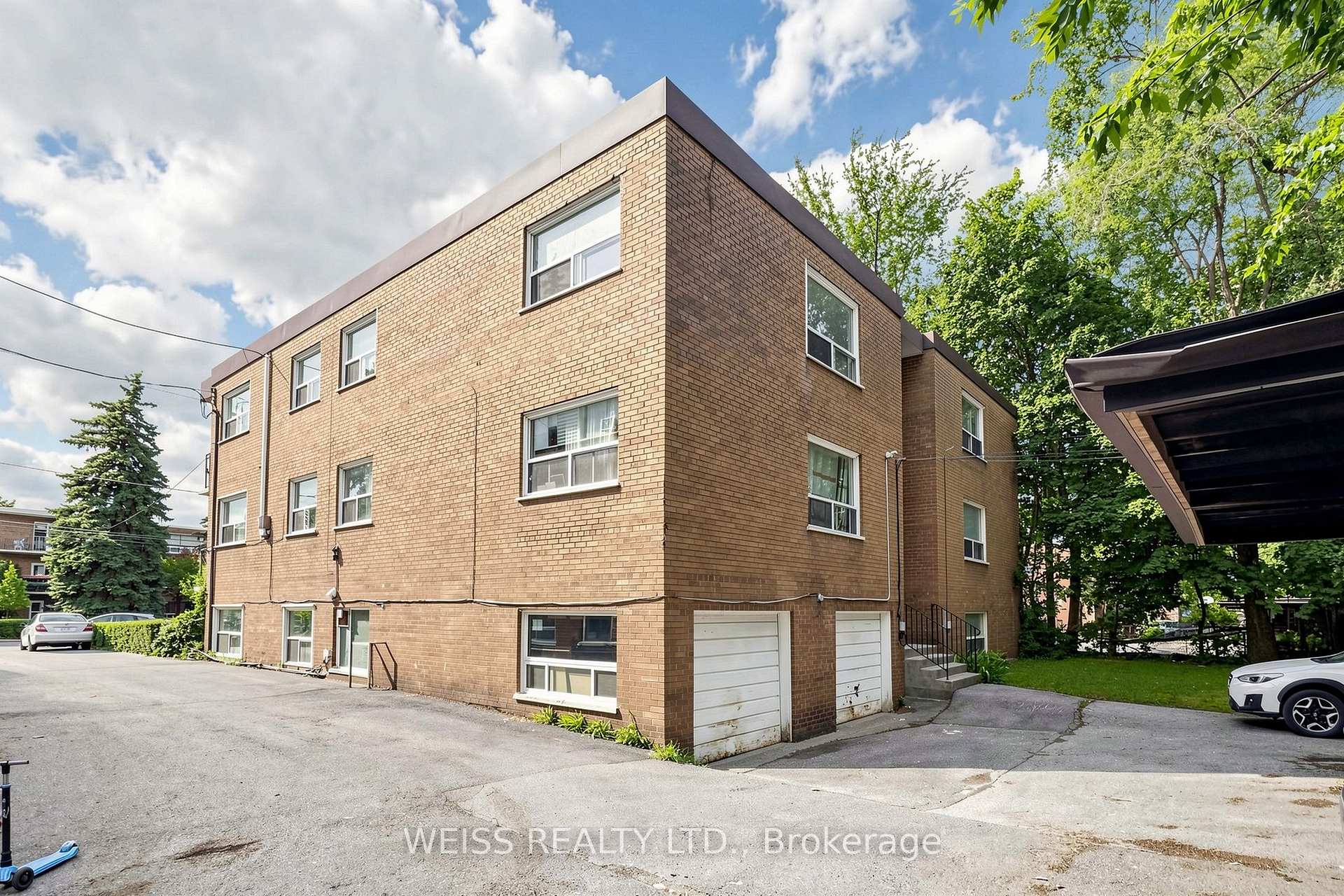Photo 36 of Unit 4, 17 Fraserwood Avenue, Toronto, Englemount-Lawrence — HOMEH