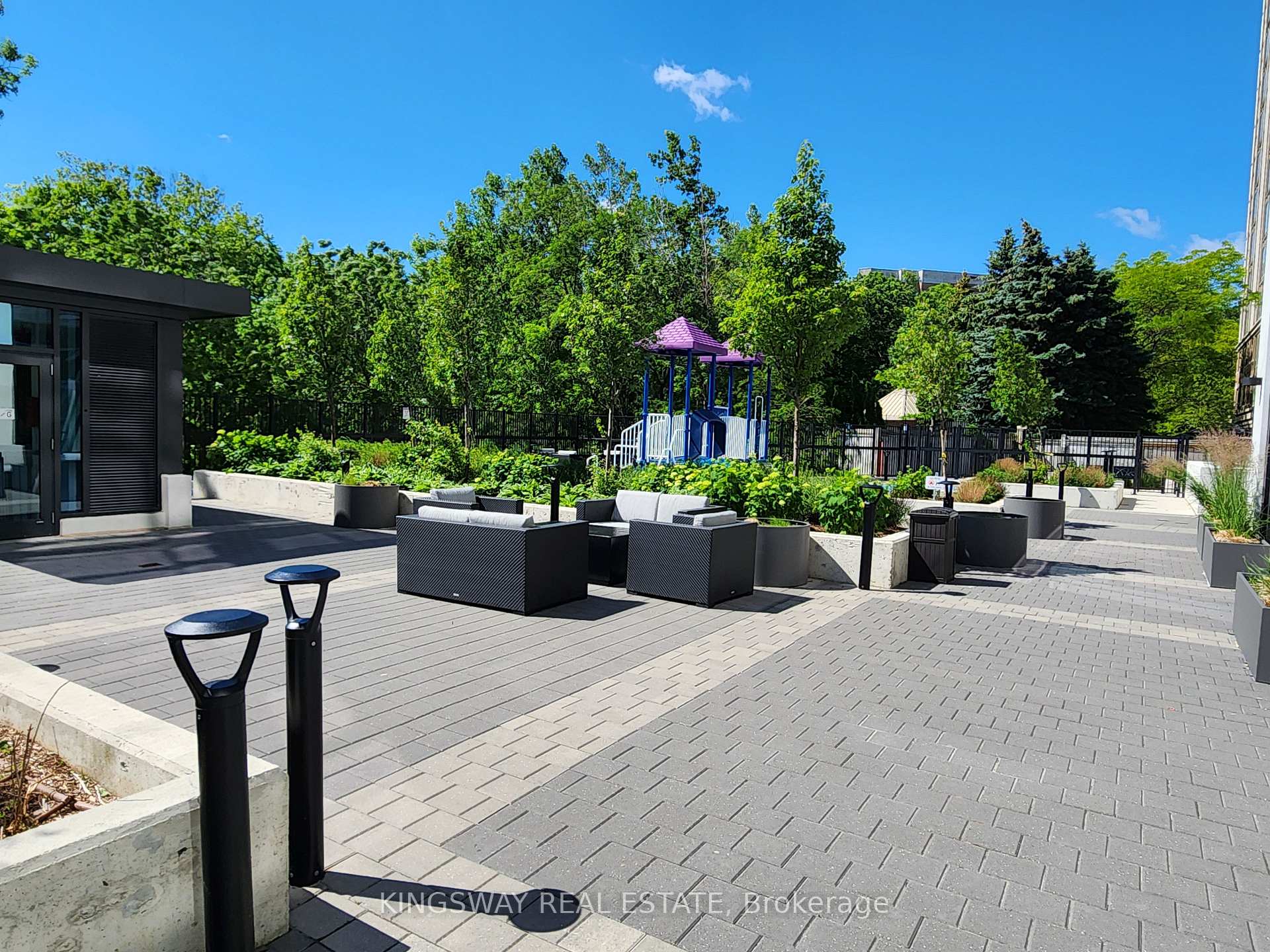 Photo 4 of Unit 1207W, 202 Burnhamthorpe Road E, Mississauga, Mississauga Valleys — HOMEH