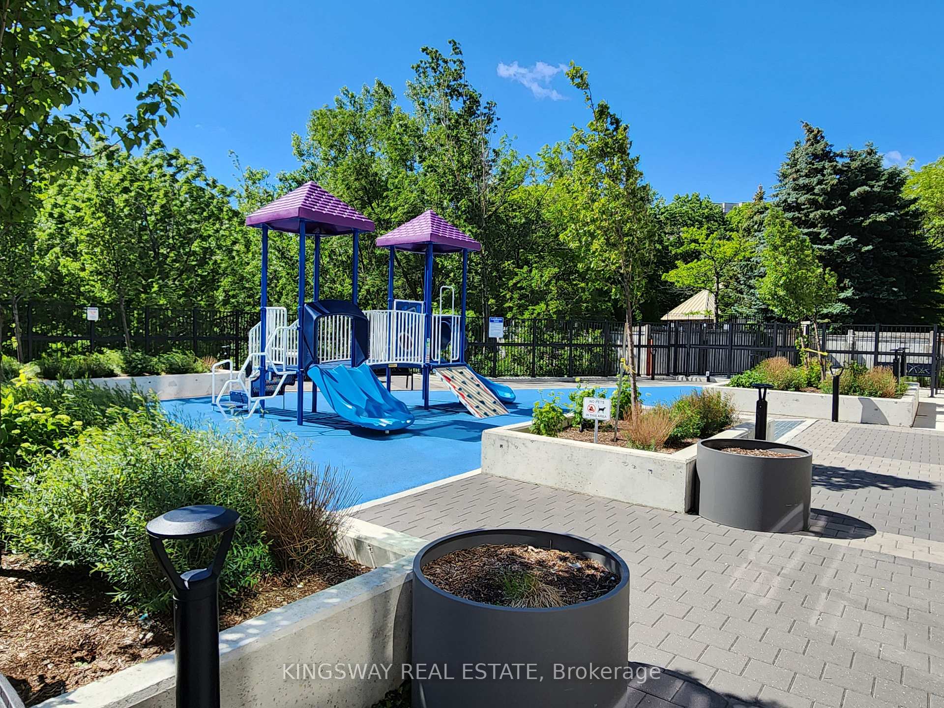 Photo 7 of Unit 1207W, 202 Burnhamthorpe Road E, Mississauga, Mississauga Valleys — HOMEH