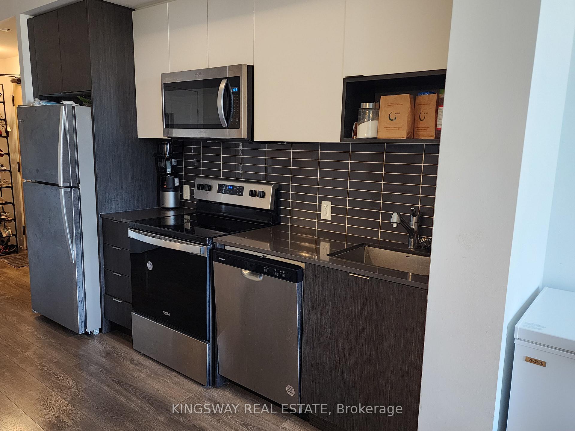 Photo 11 of Unit 1207W, 202 Burnhamthorpe Road E, Mississauga, Mississauga Valleys — HOMEH