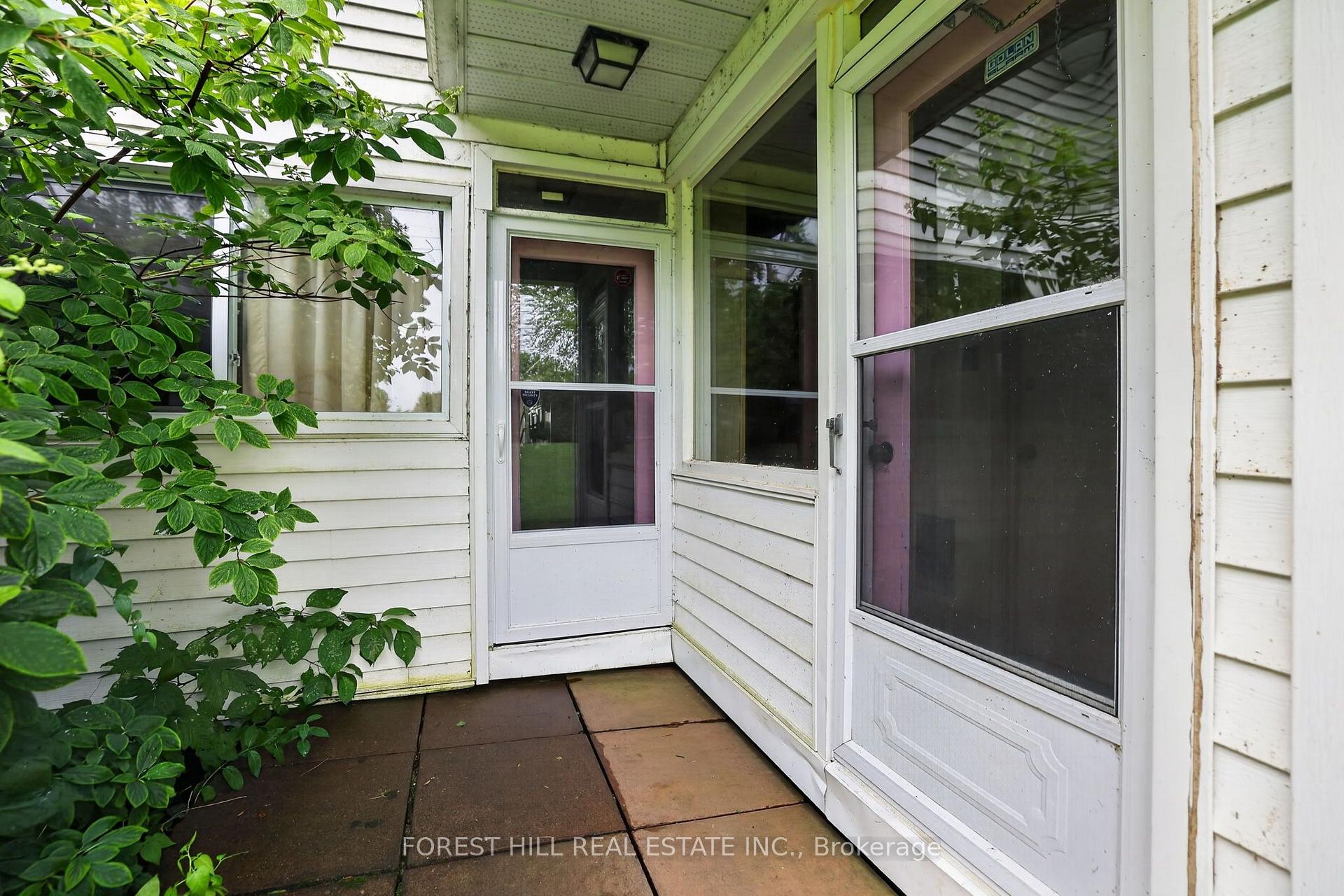 Photo 3 of 9 Tikvah Circle, Georgina, Historic Lakeshore Communities — HOMEH