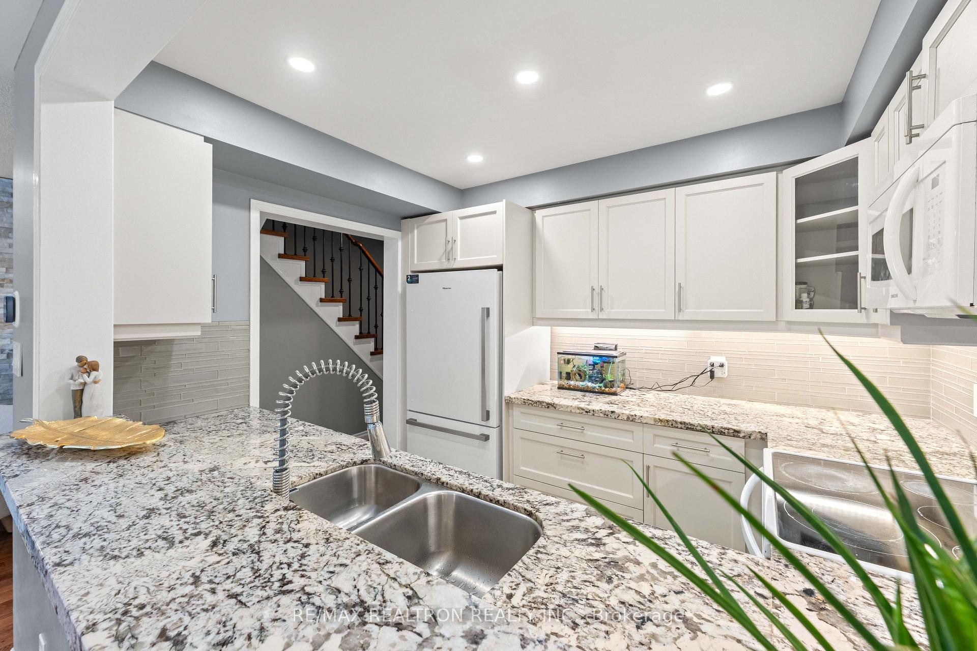 Photo 3 of 71 Ochalski Road, Aurora, Bayview Wellington — HOMEH