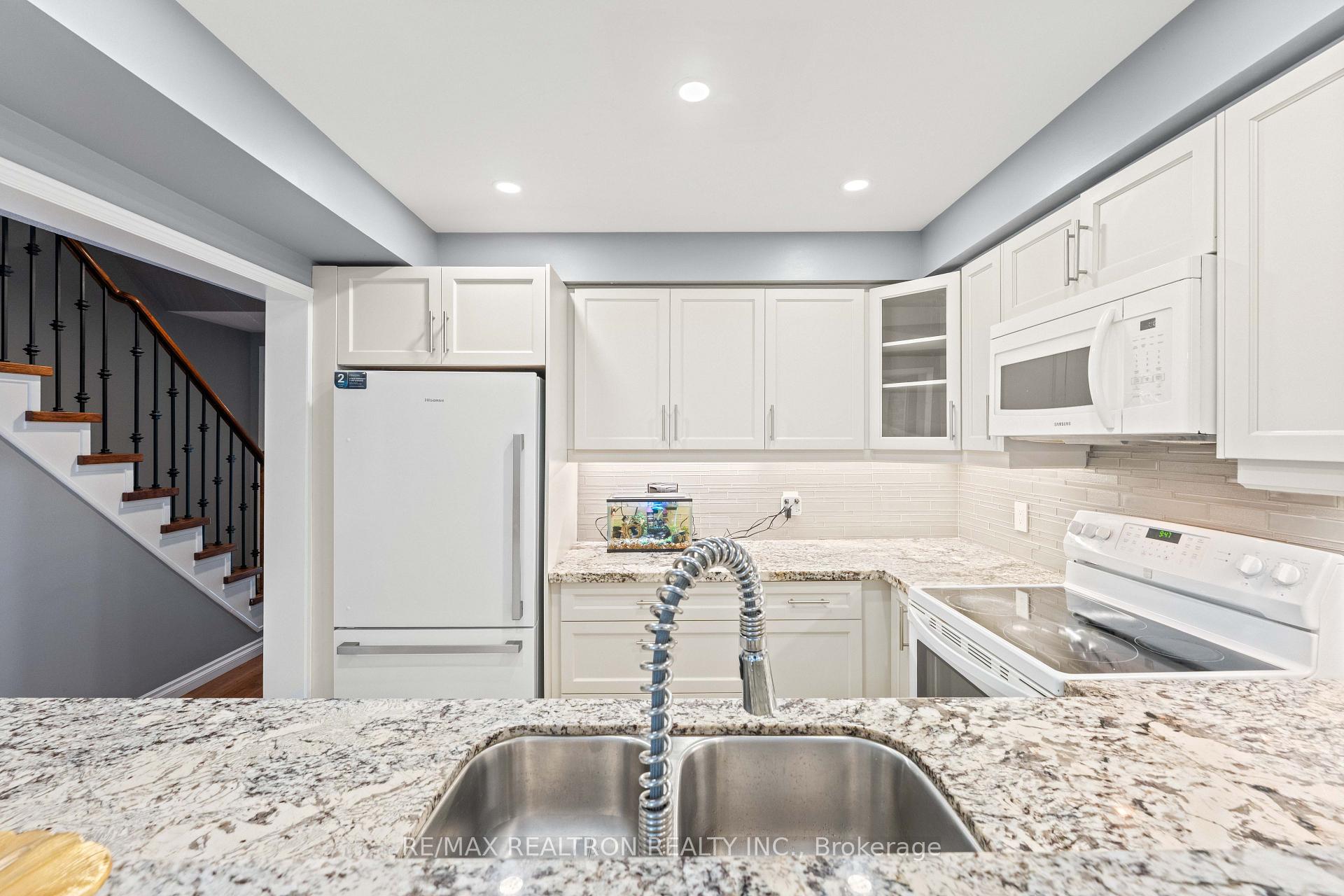 Photo 4 of 71 Ochalski Road, Aurora, Bayview Wellington — HOMEH