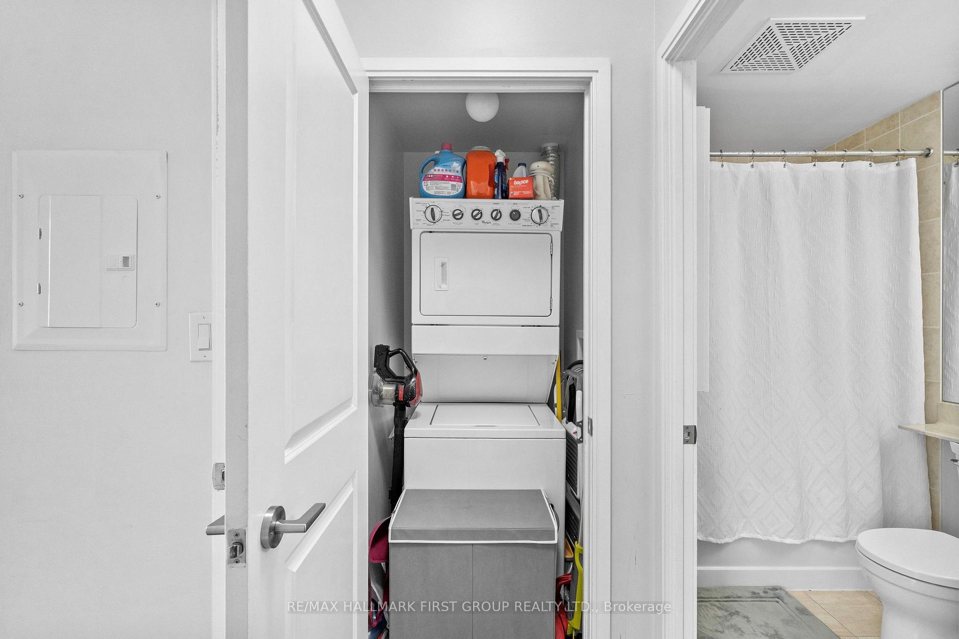 Photo 4 of Unit 3308, 60 Absolute Avenue, Mississauga, City Centre — HOMEH